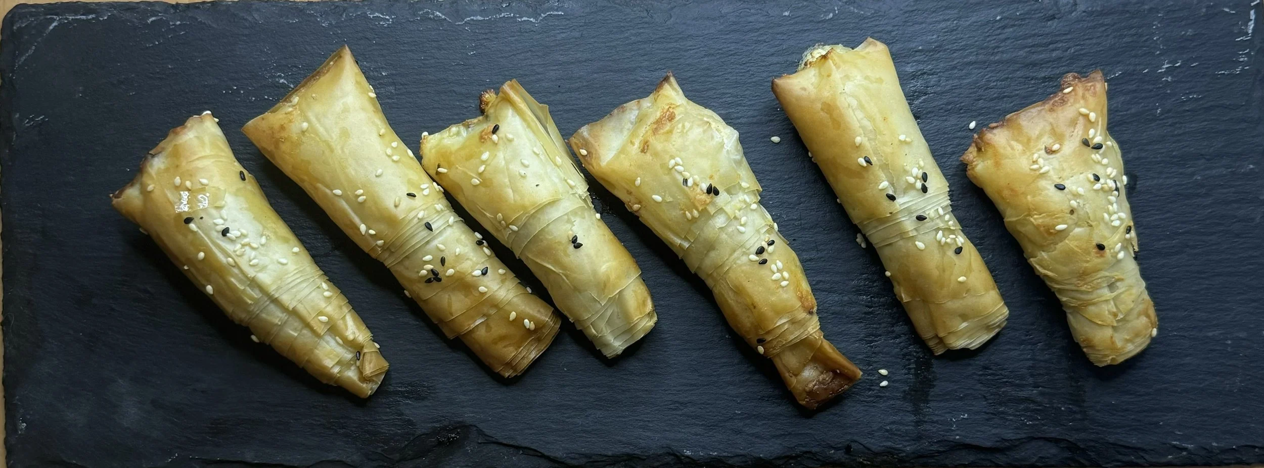 Τραγανά χωριάτικα τυροπιτάκια