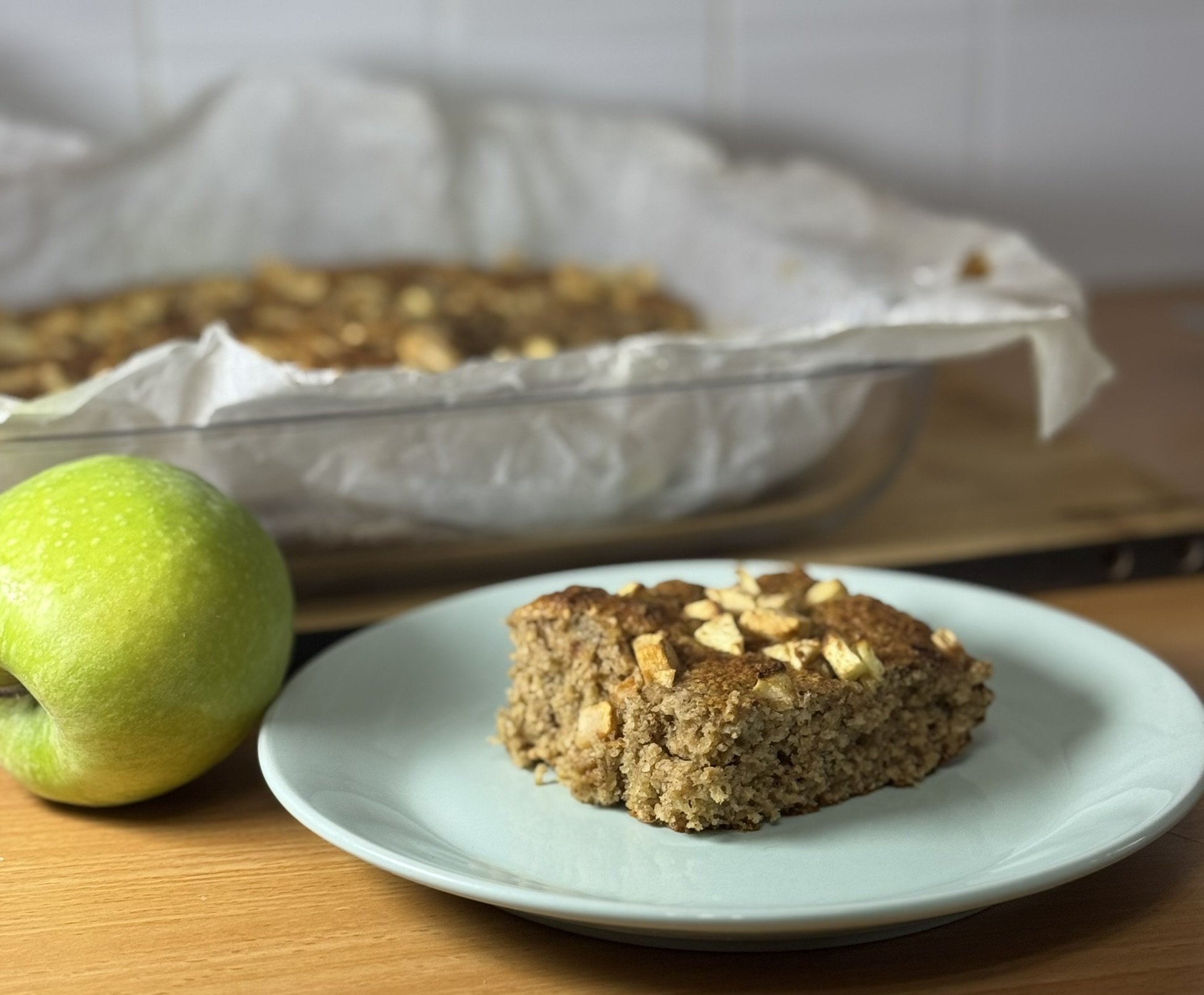 Apple cinnamon protein cake
