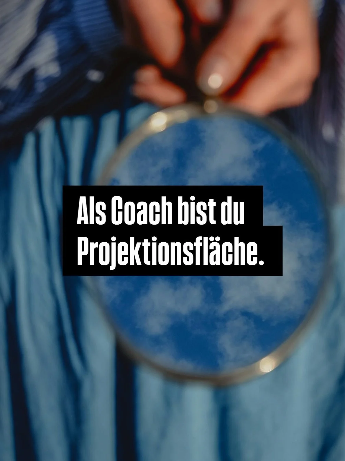 ✨ Als Coach bist du Projektionsfl&auml;che, und das ist okay.

Menschen sehen in dir das, was sie an sich selbst ablehnen,
sie reiben sich an dir,
sie sp&uuml;ren Trigger, Unsicherheit, Scham oder Angst,
und manchmal machst du das sichtbar, was sie s