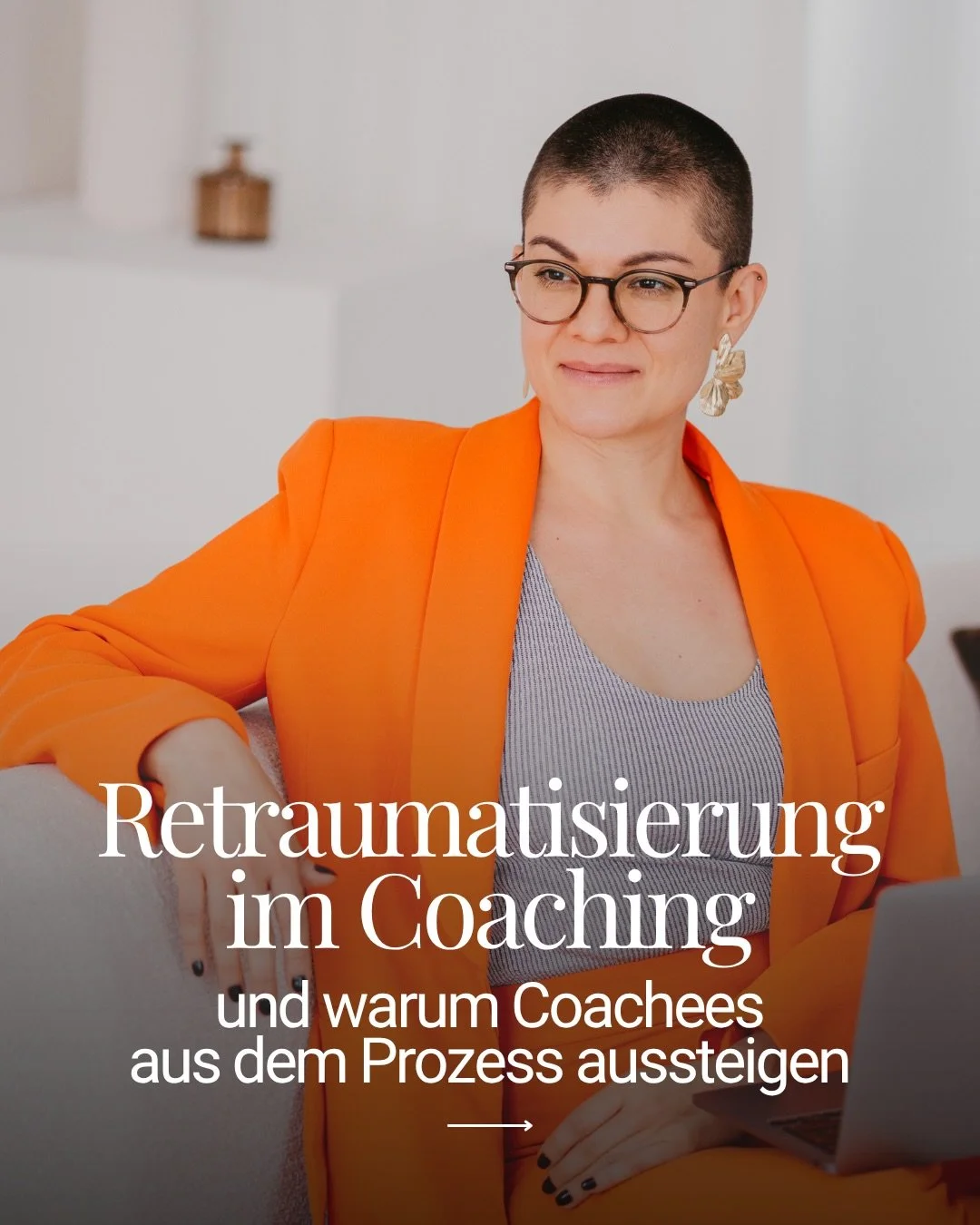 Retraumatisierung im Coaching passiert schneller, als du denkst.

Dein Coachee wird emotional.
Tr&auml;nen. Enge. R&uuml;ckzug.

Und du denkst:
👉 &bdquo;Jetzt sind wir am Kern.&ldquo;

Nein.
Ihr seid an einer Grenze.

Was viele Coaches dann tun:
&nd