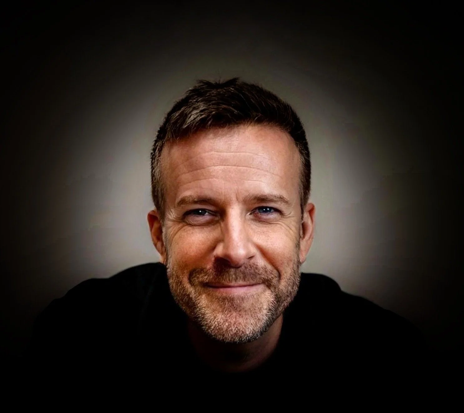 Neutral Male Voice Over for Corporate Storytelling