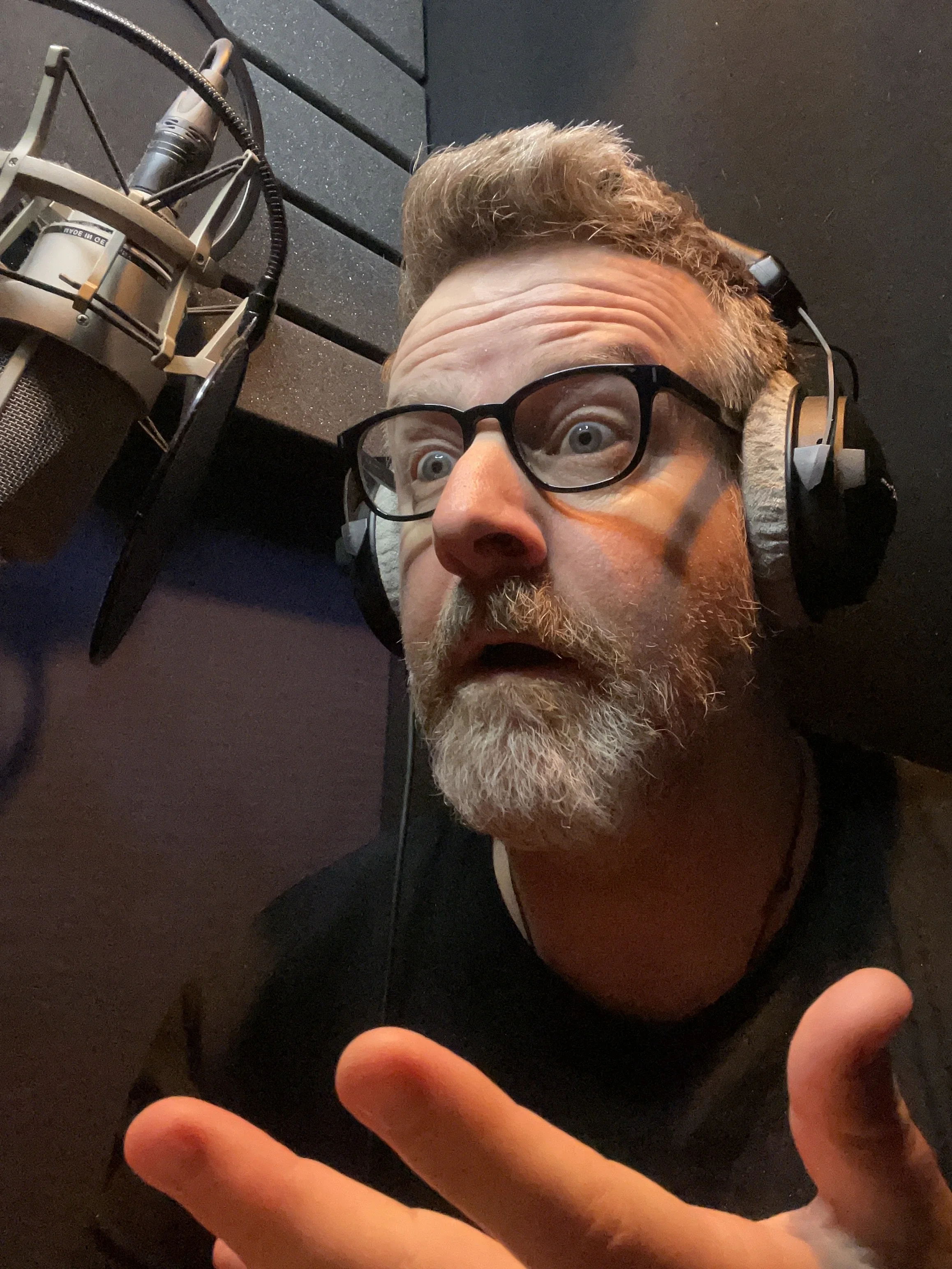 Male Corporate Video Voice Over Neutral Voice in Studio