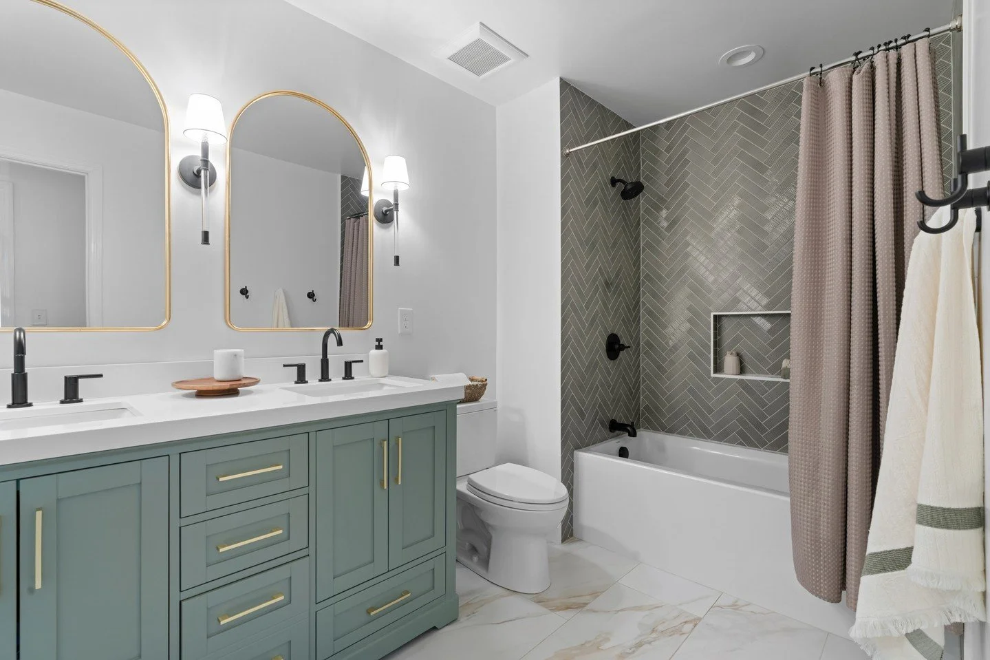 ✨ From outdated to outstanding ✨⁠
Swipe ➡️ to see the before of this stunning bathroom transformation by Canter Construction.⁠
⁠
What was once a dated builder-grade bath is now a modern, elevated retreat featuring:⁠
🛁 A custom double vanity in a sag