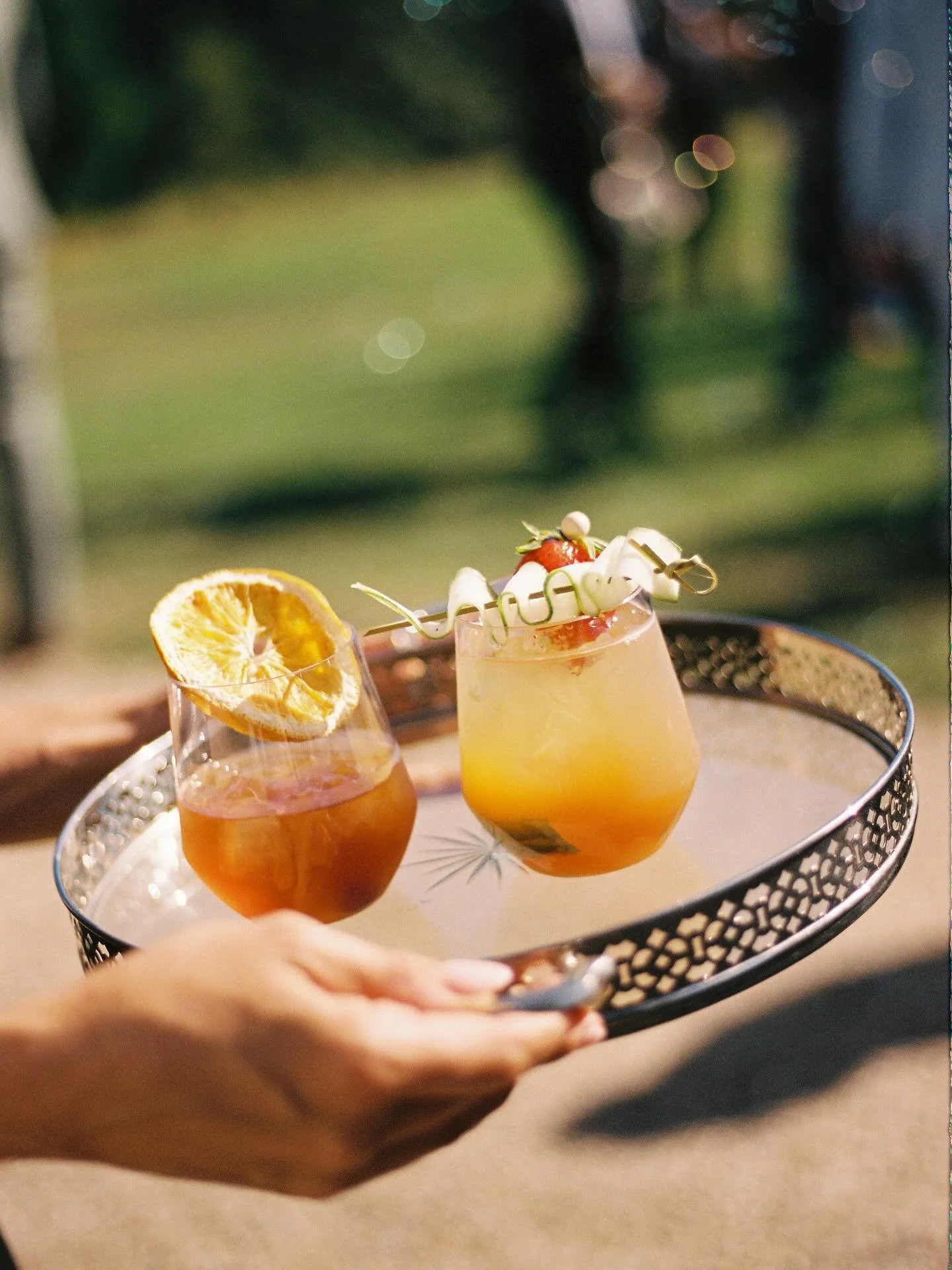 β¨The truth about pricing, service, and standards β¨
At Eido Bar Company, we believe the bar should be one of the most memorable experiences of your event — not an afterthought. We are not your average bar service. We do not cut corners with sto