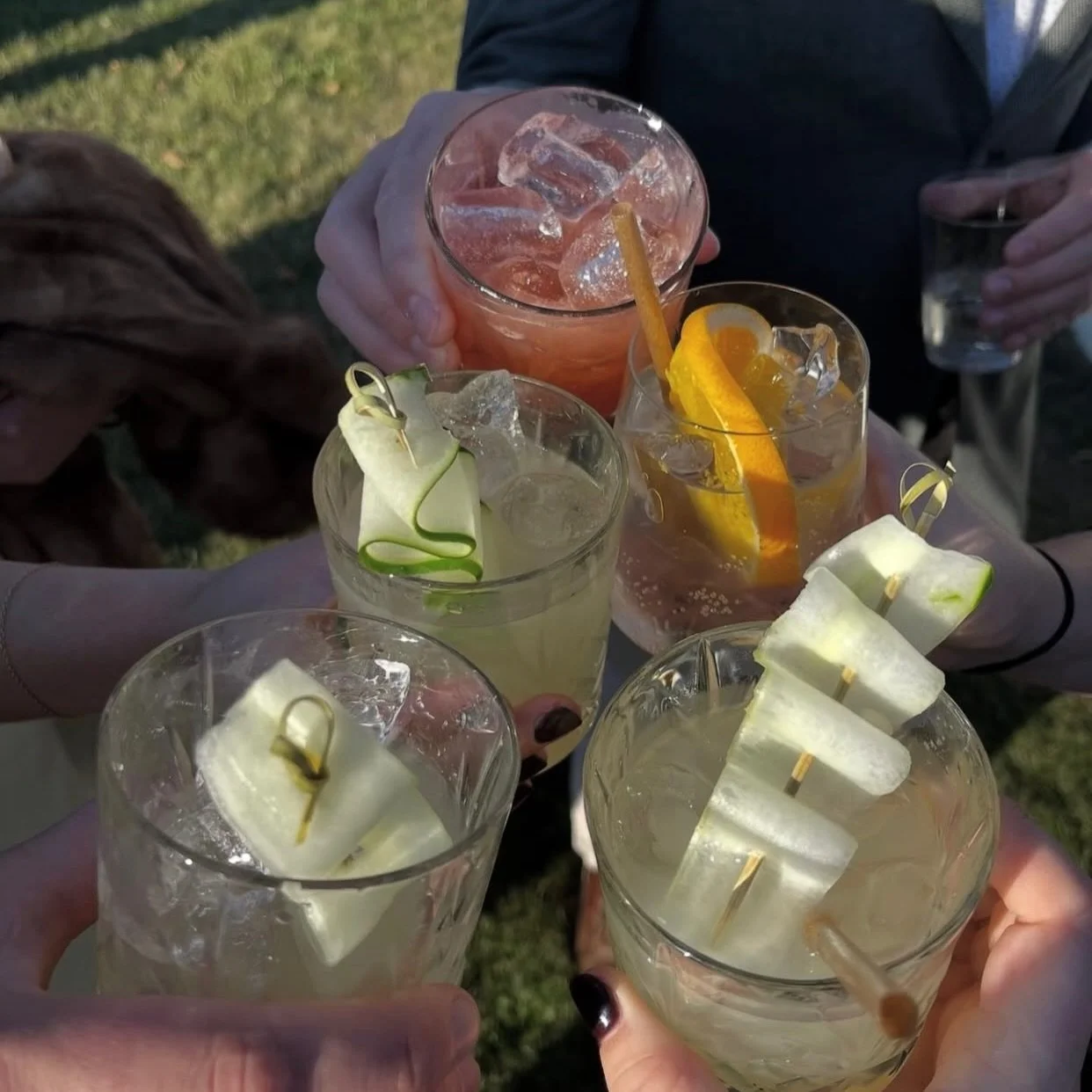 Thought today deserved a double post&hellip;

When your cocktails are Instagram worthy they deserve a moment for the feed 🫶🏻
photo credit- the beautiful @emkdodge 🍸✨🤍
&bull;
&bull;
#WeddingBar #EidoBarCompany #newenglandwedding #newhampshireweddi