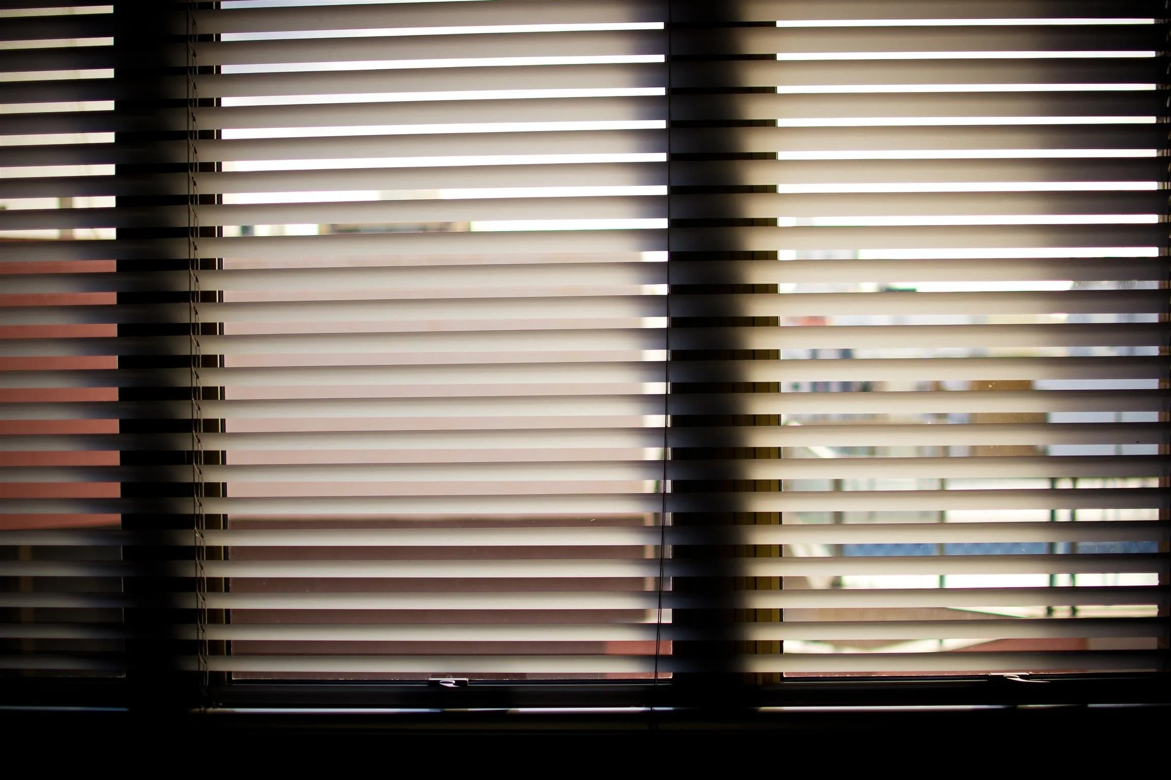window-blinds-932644.jpg