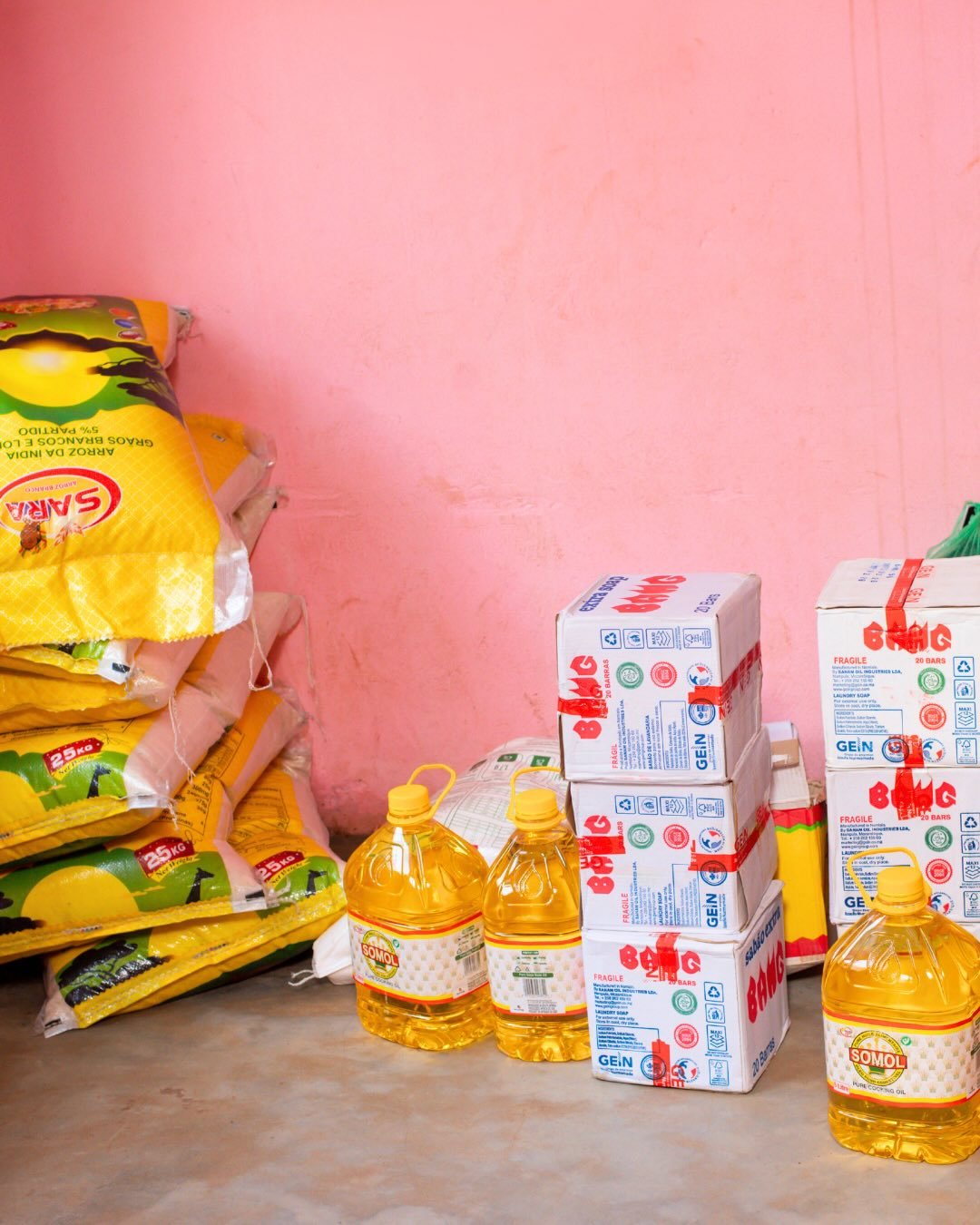 Thanks to the generosity of Kurandza sponsors and donors, we have already been able to purchase flood relief supplies to support the students and their families during this time.

These kits include food and everyday essentials, and we are so gratefu