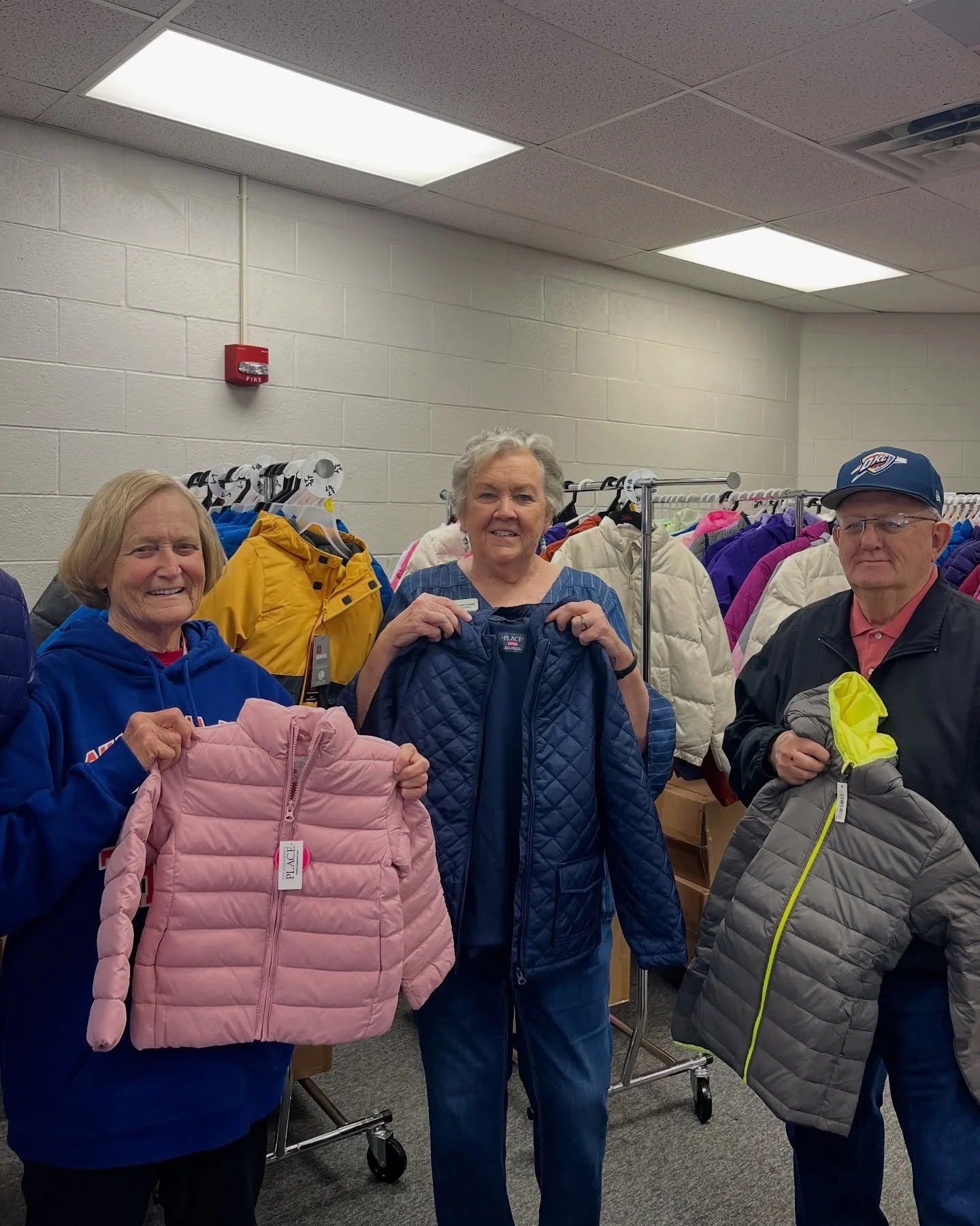 🚛 Delivery time!

Penny&rsquo;s Closet received over 70 coats and hoodies from our friends at The Andy Noon Project 💚

Thank you @theandynoonproject for keeping our kids warm this winter ❄️ 

#PennysCloset #CoatDrive #Winter #PutnamCity #PutnamCity
