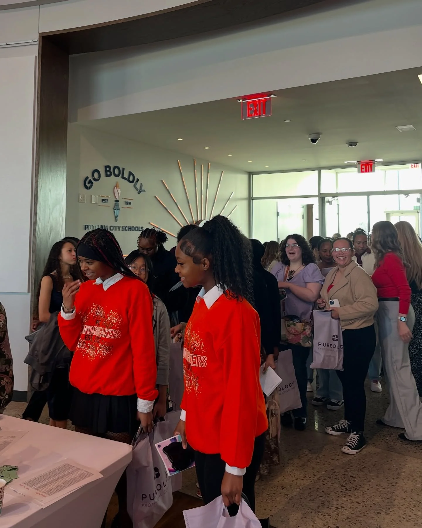 Hundreds of Putnam City students came together for Her Story In the Making: A Seat at the Table Summit 🩷

These young women connected with community leaders over messages of empowerment, identifying your strengths, and persevering in the face of str