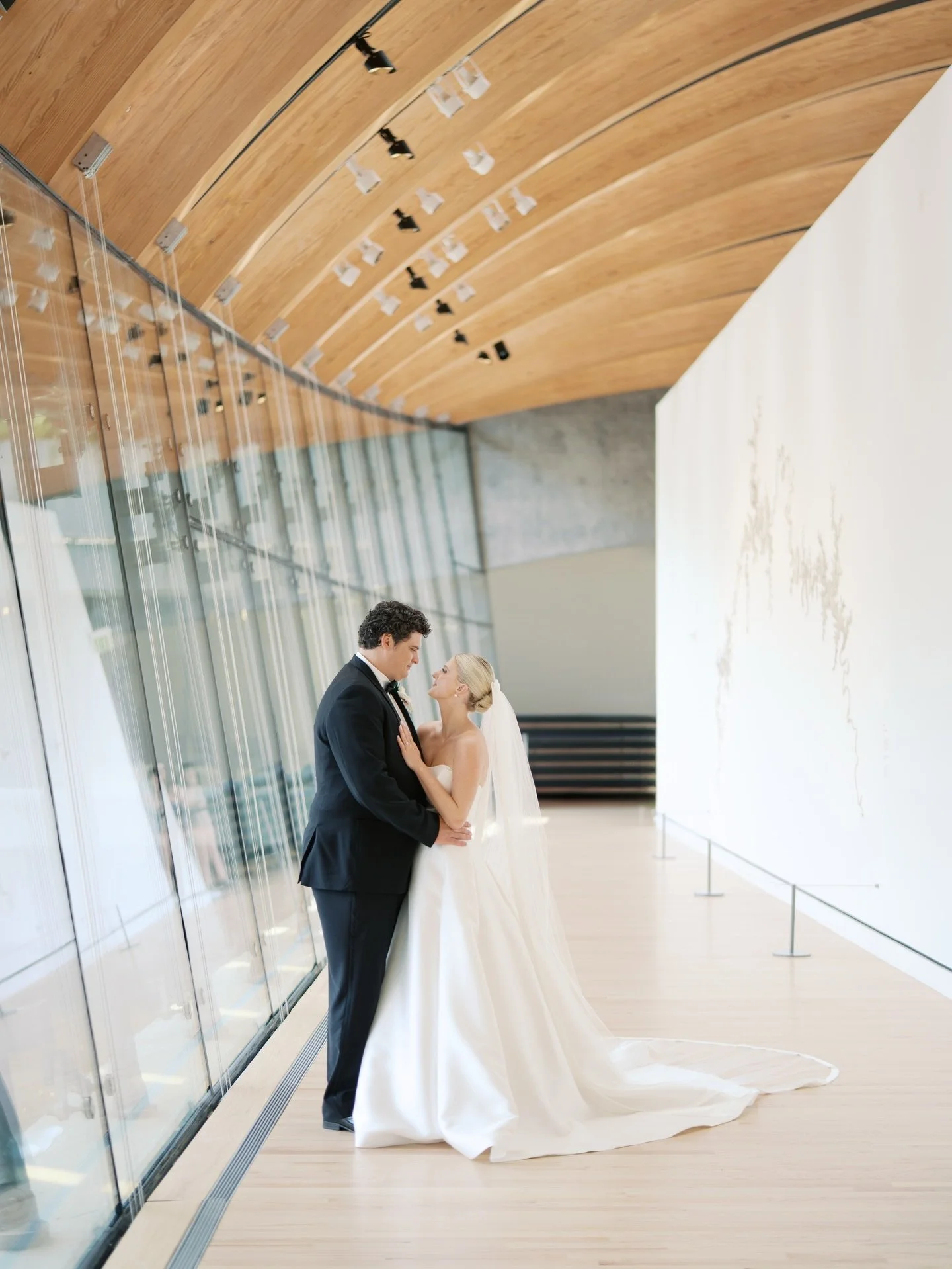 Simply timeless, endlessly romantic 🤍