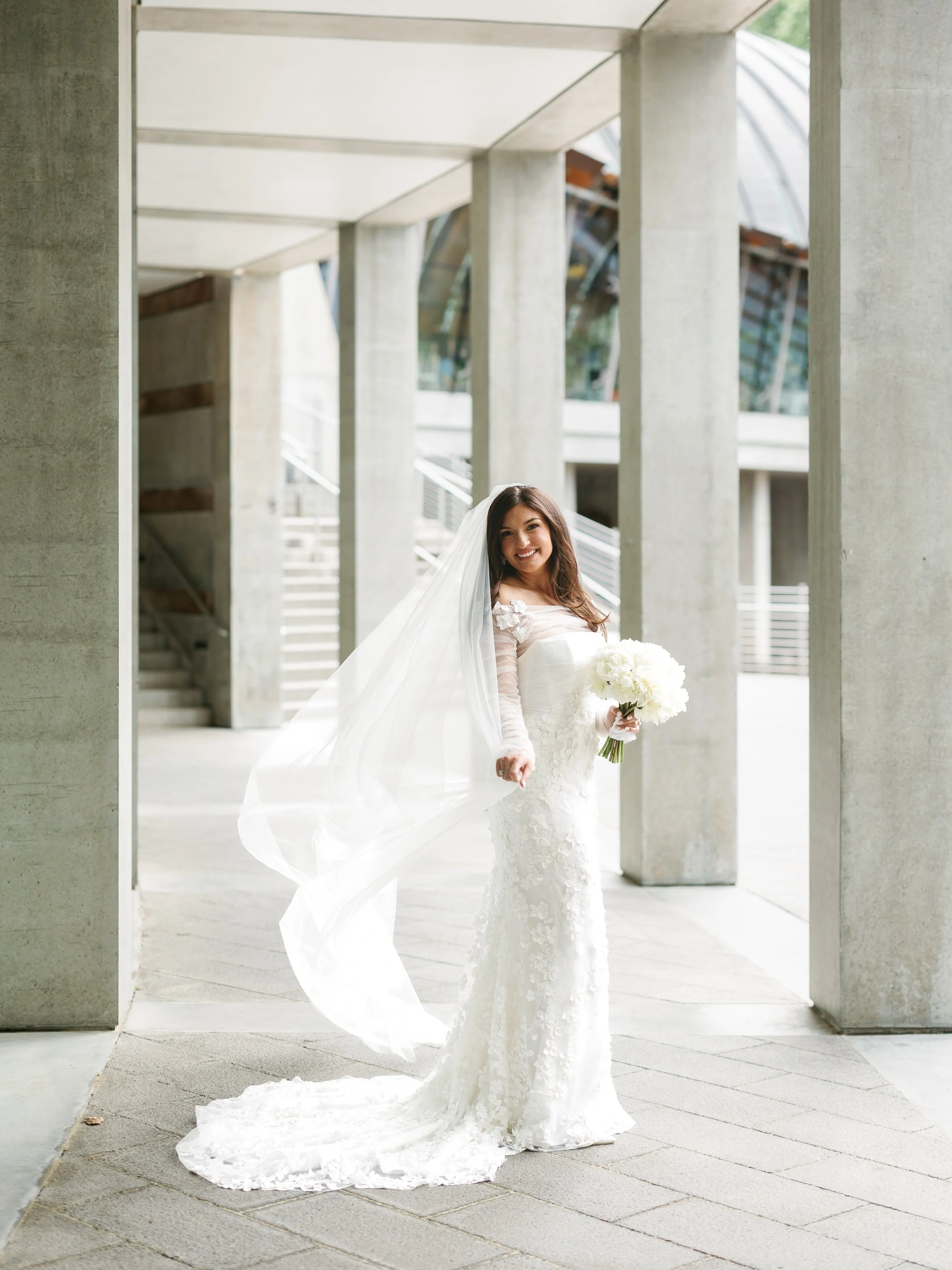 One year later, and we&rsquo;re still swooning over Tesori Bride Hannah in @inesdisanto 🕊️