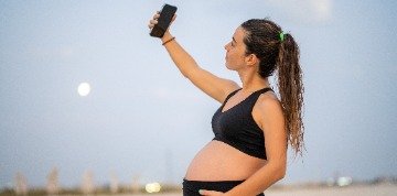 How to Take a Pregnancy Selfies: The Ultimate Guide
