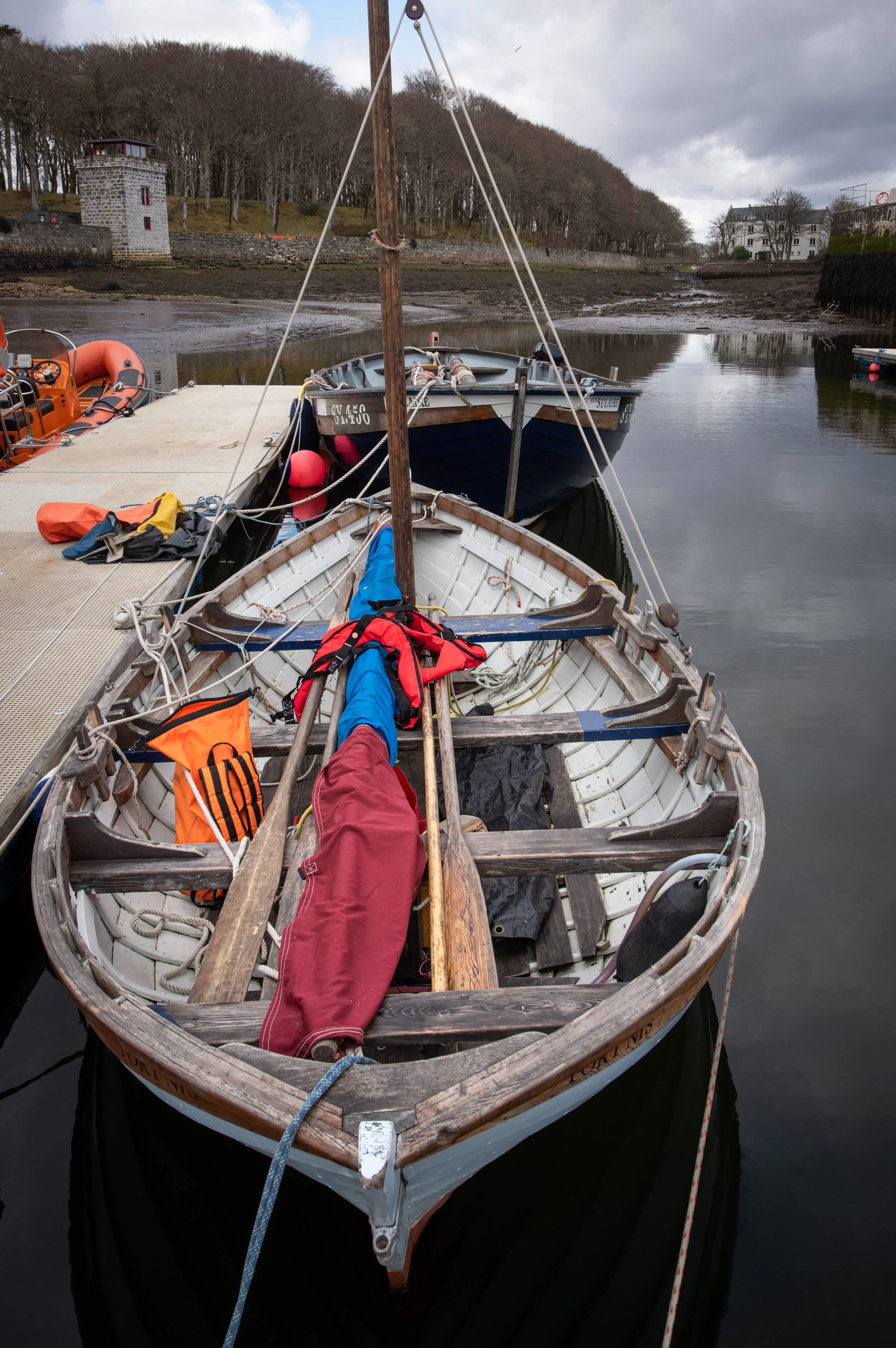 The Sgoth Niseach, Jubilee, in front of Lews Castle - a boat style that adapted to sail - from its narrower, rowed, earlier form - in response to the islands' commercialisation