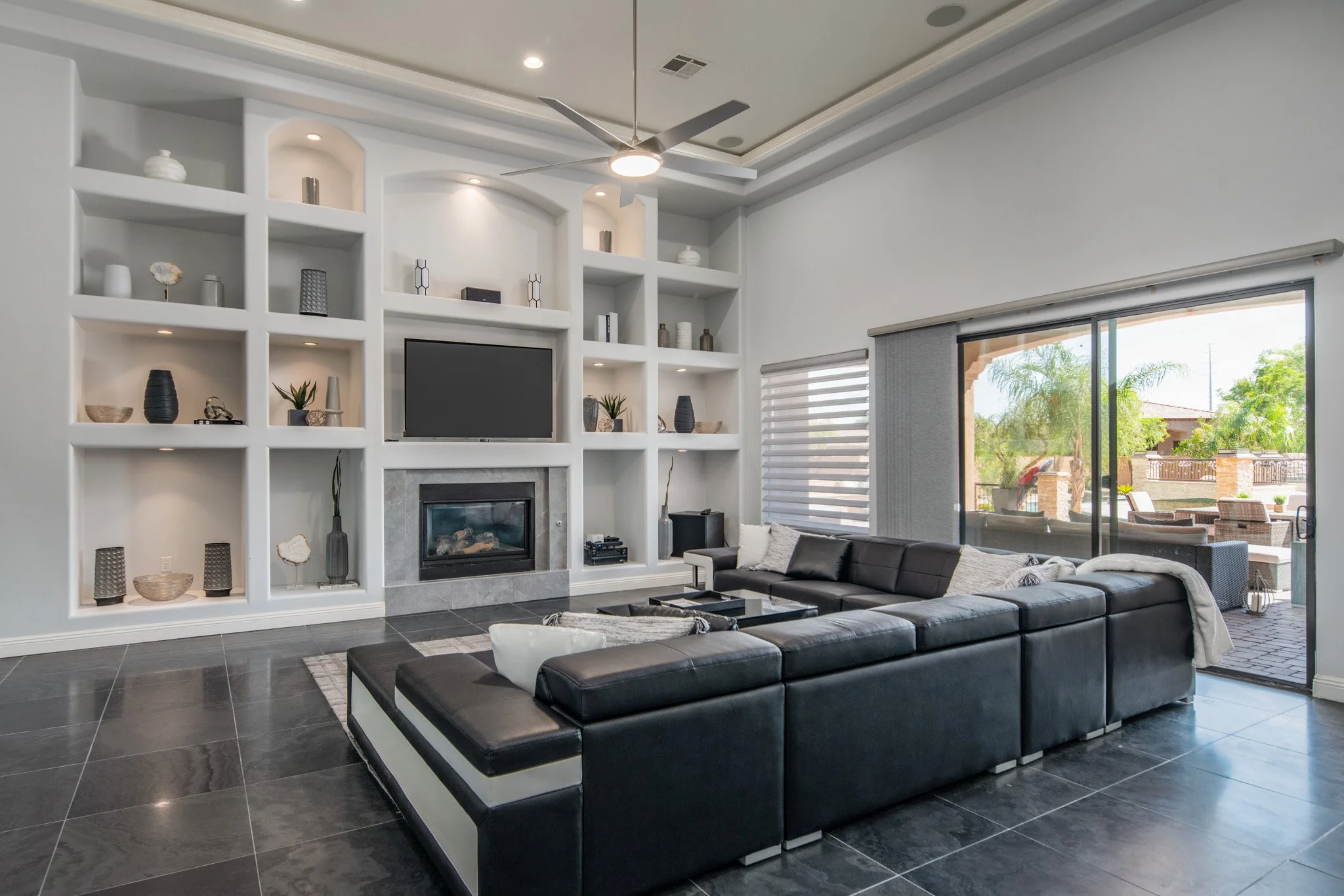 YvetteCraddockDesigns-ModernLivingroom1.jpg