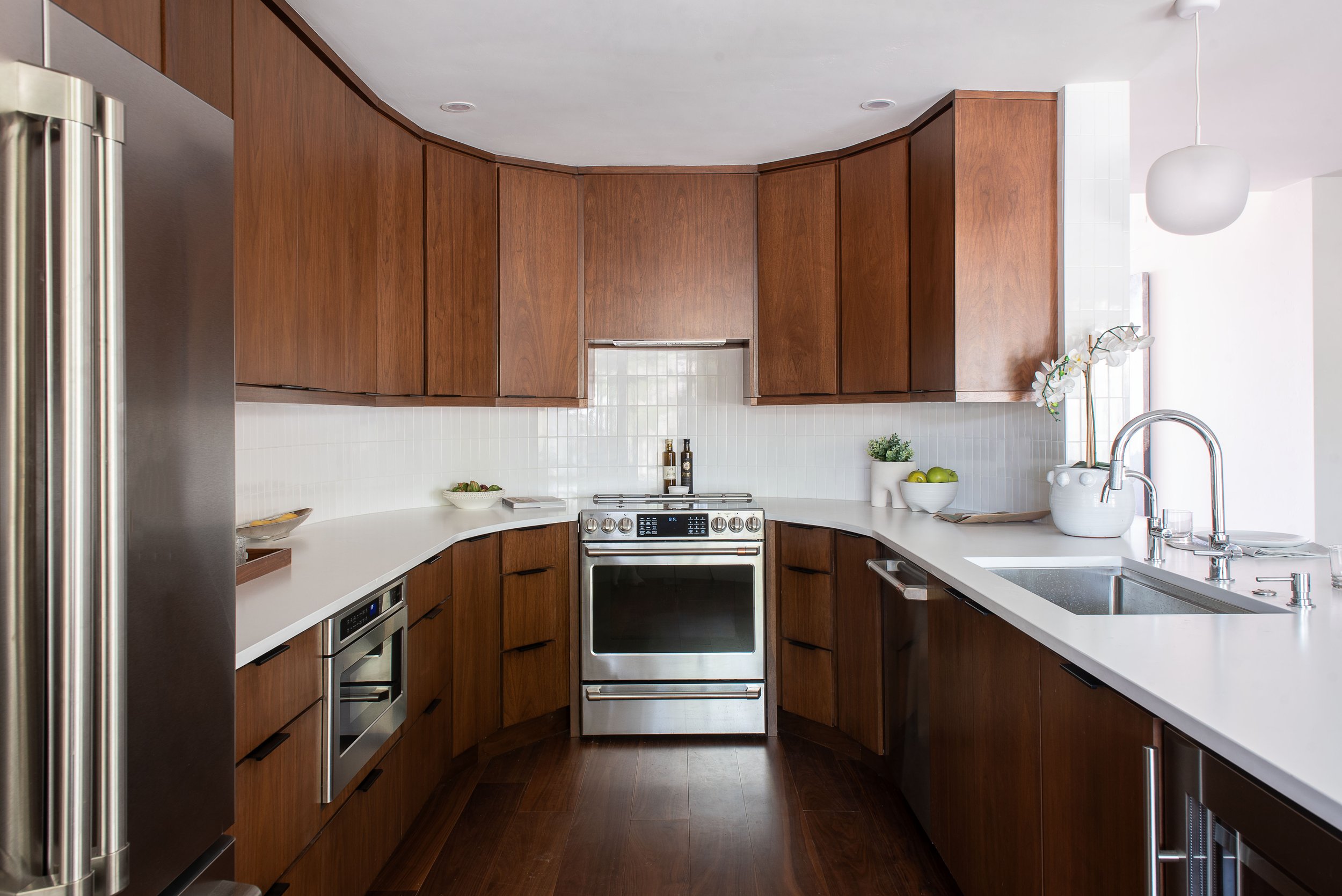 YvetteCraddockDesigns-MonMCMKitchen1.jpg
