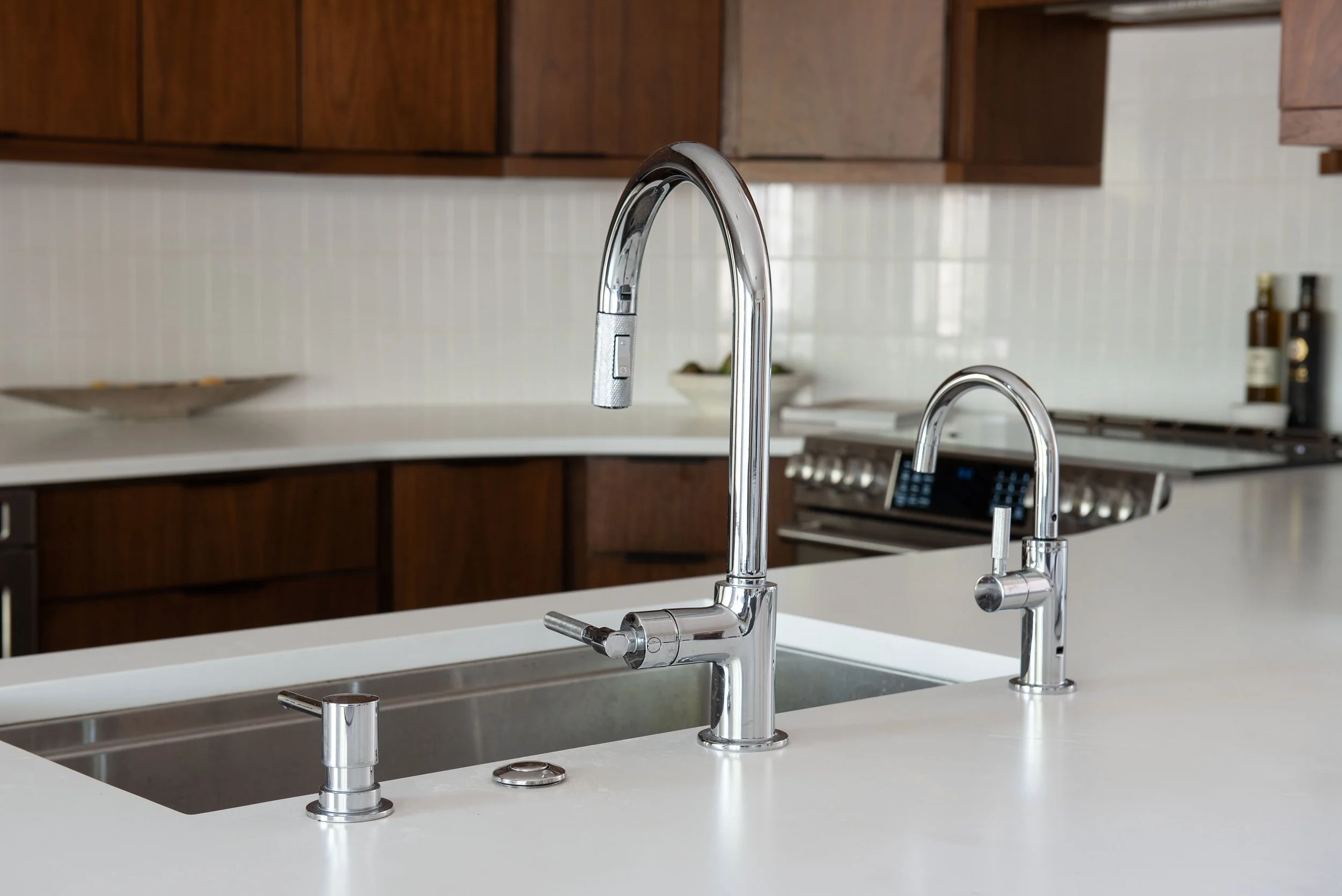 YvetteCraddockDesigns-MonMCMKitchen.jpg