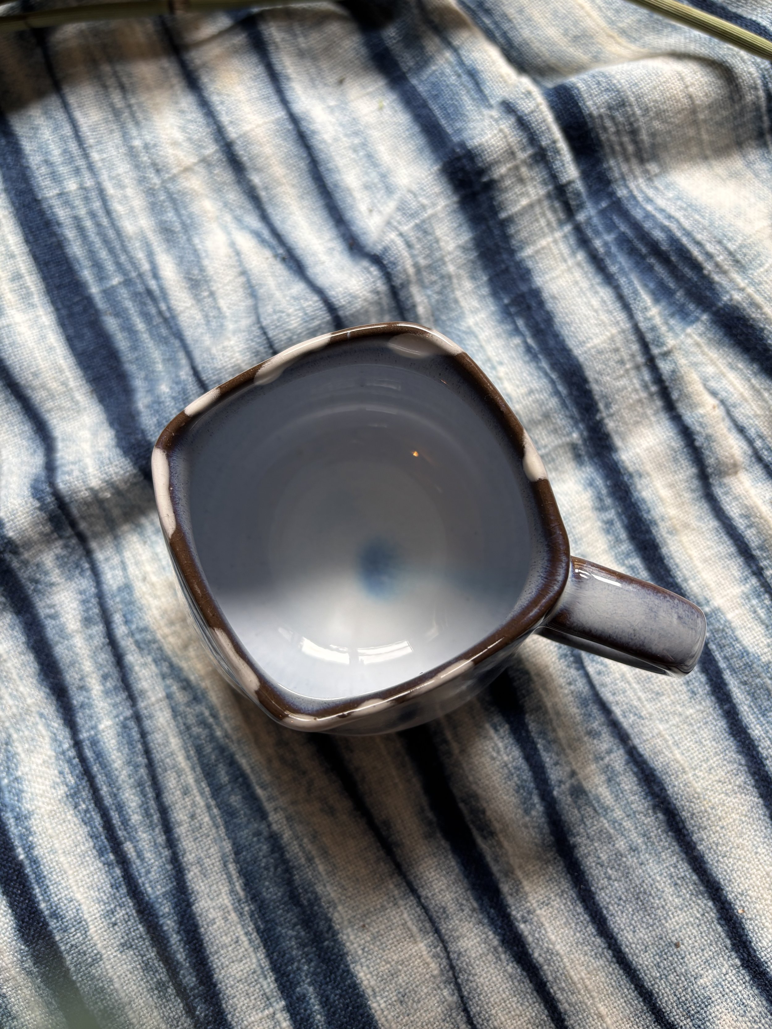 Ensemble tasse & petite assiette réparée au Kintsugi – Artisanat du Japon