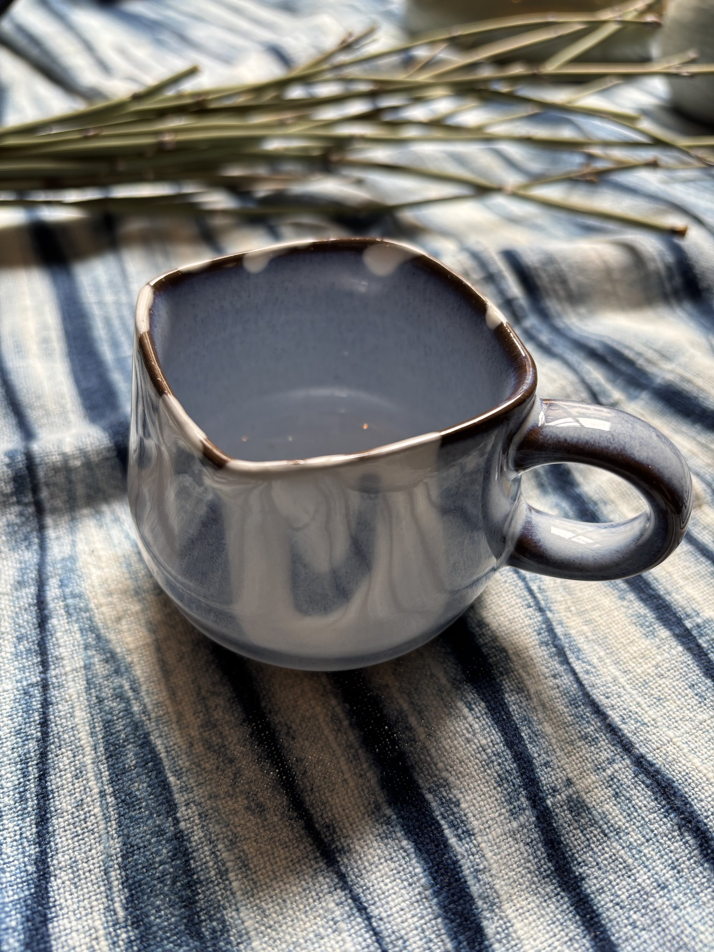 Ensemble tasse & petite assiette réparée au Kintsugi – Artisanat du Japon
