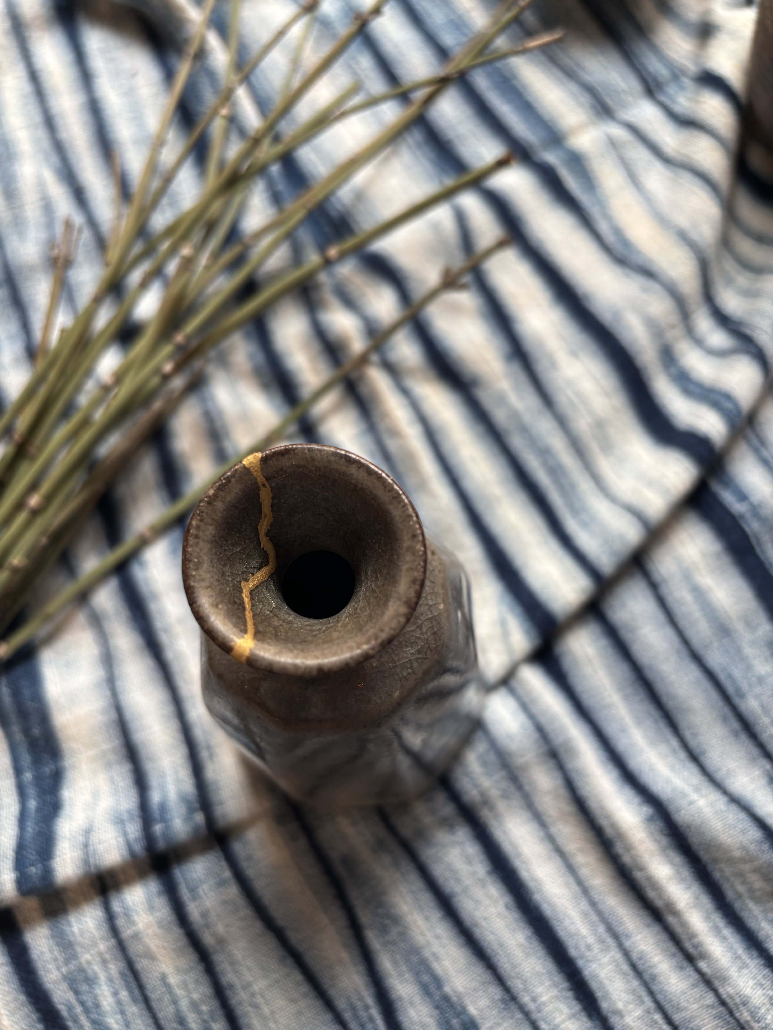 Vase japonais en Kintsugi mat - Hakuto Tottori saké