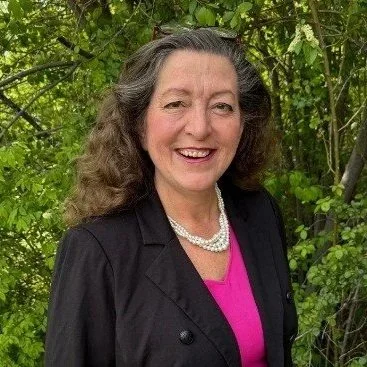 Holly Richardson Headshot