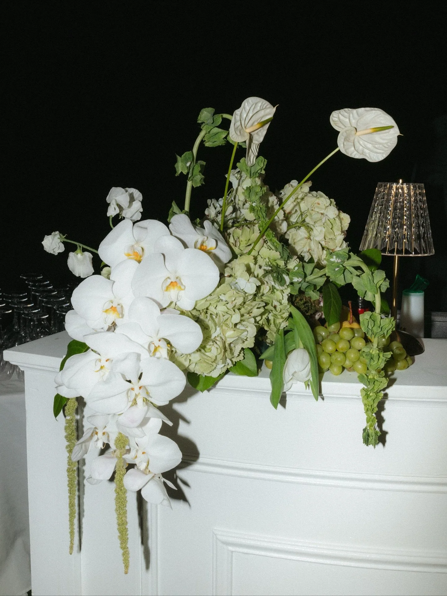 When a bar looks this good, refills are a must 🍸🥃🫒

Wedding Planner &amp; Designer - @fondlyfriedaevents
Photographer - @amanda_gillianphoto
Content Creator - @everaftersocial.co
Florist - @wilddahlia_
Specialty Rentals - @peakeventservices

#fond