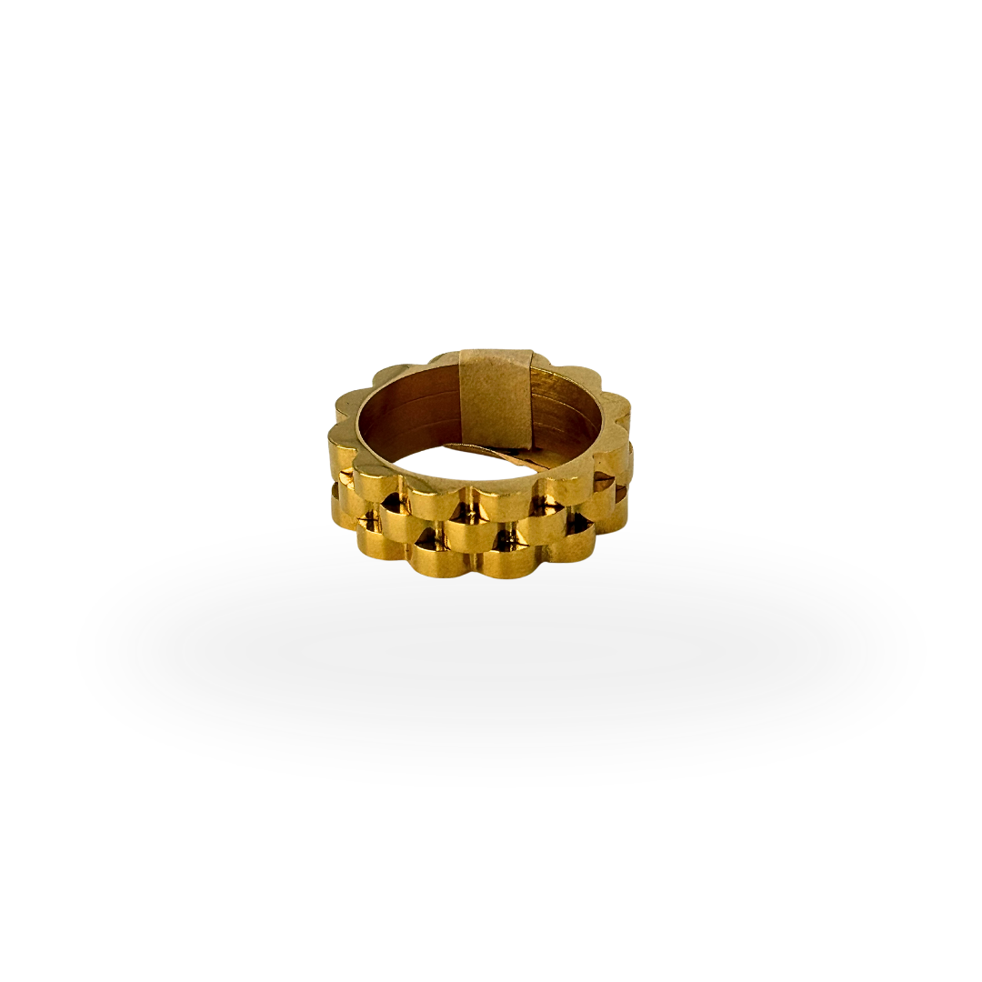 semi circled 3 attached layered ring.png