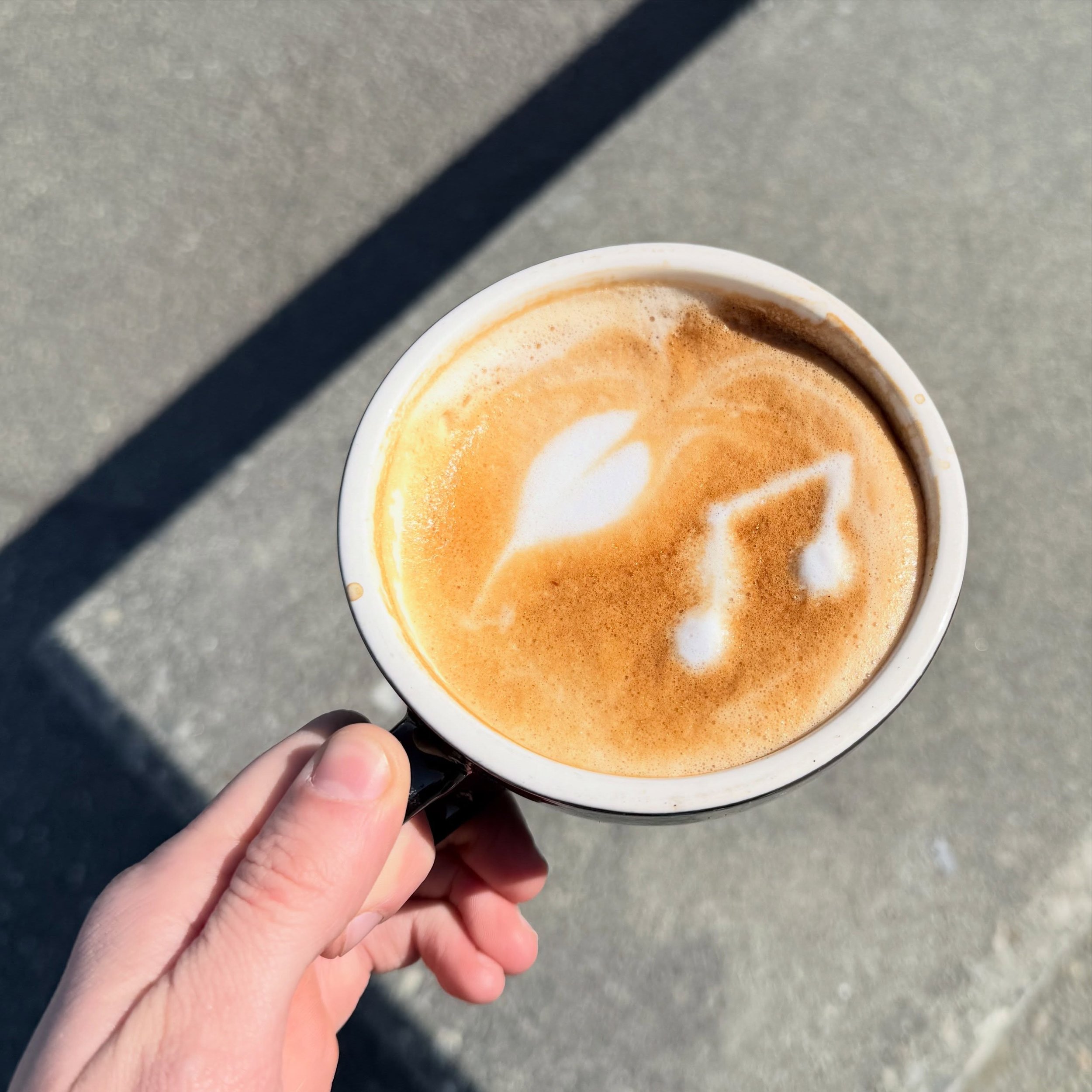 Happy Saturday, Anchorage! Stop on by for your favorite pick me up before venturing out into the sun. Starting at 1 PM, we have live music happening with @spenardjazzfest and it goes until 8 PM. Grab your ticket and join the fun!