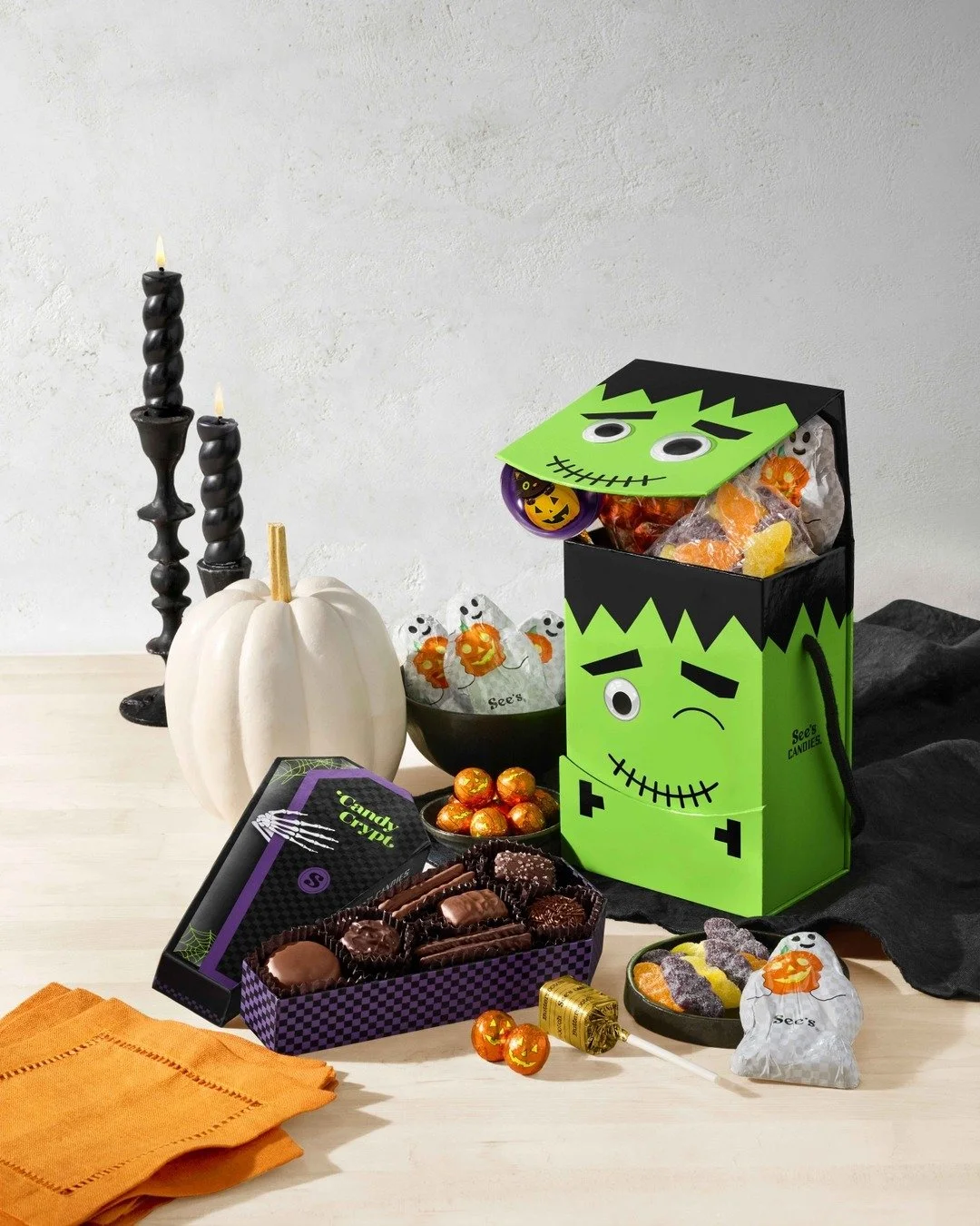 Frights, Delights, and Sweet Halloween Bites! The Halloween Collection has arrived at @seescandies! Spooky-good treats and frightfully fun gifts are waiting to make your October extra sweet. Visit See&rsquo;s at Kent Station!

kentstation.com/promoti