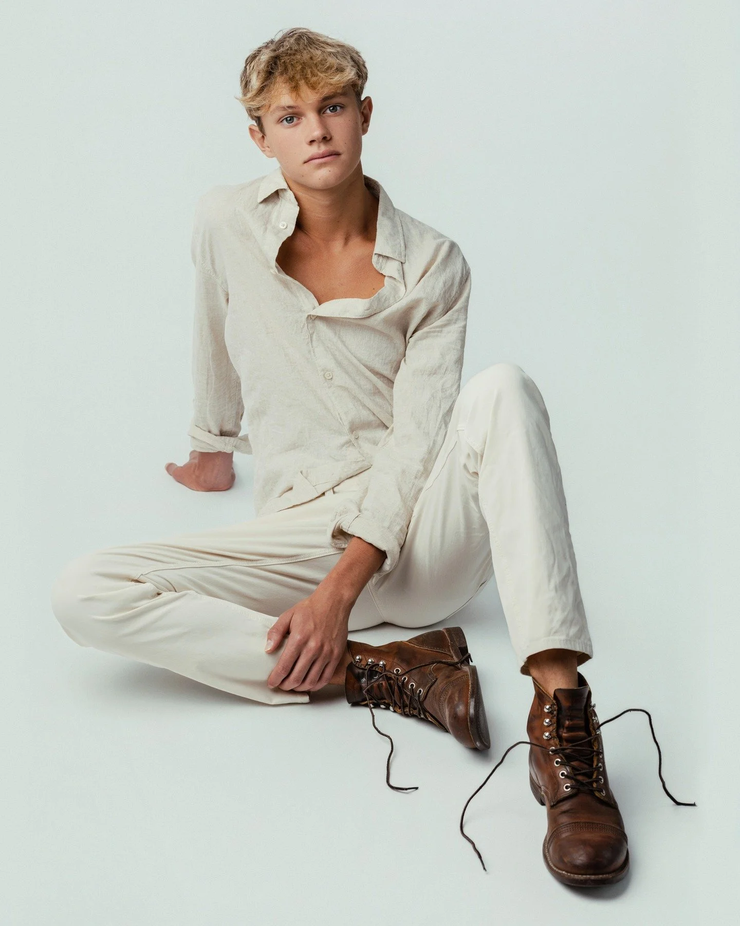 Grounded in style. 

Red Wings never miss &mdash; rugged, sharp, and built to last. 

Photographer @emmaleerathsam 
Model Graham
Stylist @emmaleerathsam 
Agency @voicesandmodels

#redwingshoes #fashionphotography #editorial #photographer #fashion #st
