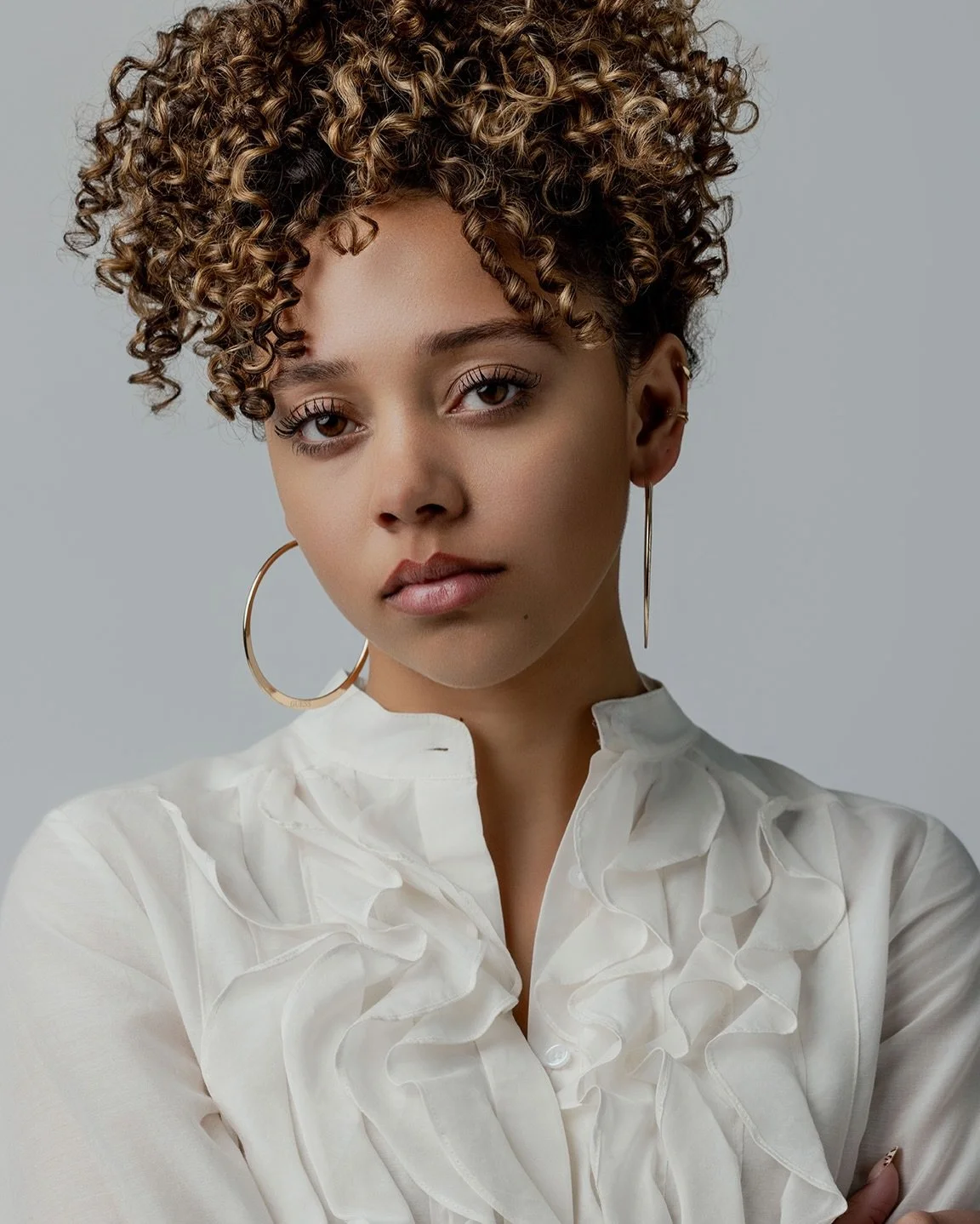 Ruffles and curls. ✨

Model @amiyahransom 
Clothing @shop_clairvaux @twpclothing 
Photographer @emmaleerathsam 
Agency @voicesandmodels