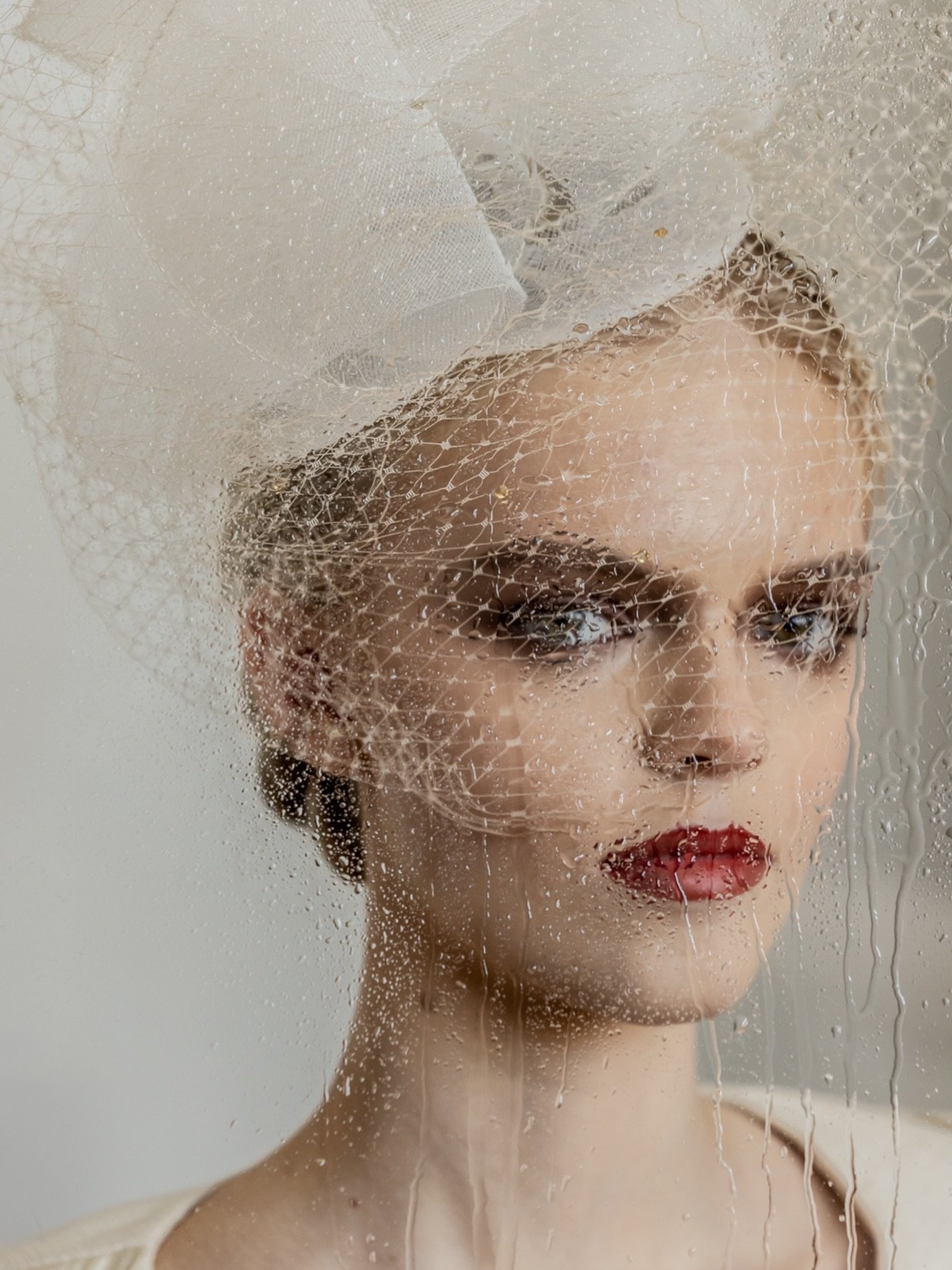 Beauty exists in the space between clarity and distortion.
 
Shot by @emmaleerathsam 
Model @mckenna_whittlesey 
Milliner @aminahood 
Makeup and Hair @shanelisemua 
Agency @voicesandmodels 

#editorial #editoralphotography #fashion #milliner #editori