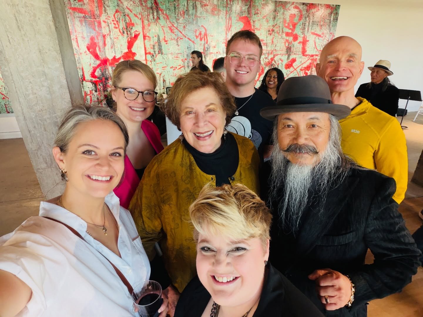 Always a pleasure to visit with the @zhoubrothers and soak up their perspective on art and their brilliance! Love my @zhoubartcenterkc fam! ❤️

@jennyjohannsenart 
@phyllisanne.art 
@charliequinning 
@shonadamfine 
@jbrooksgentleman