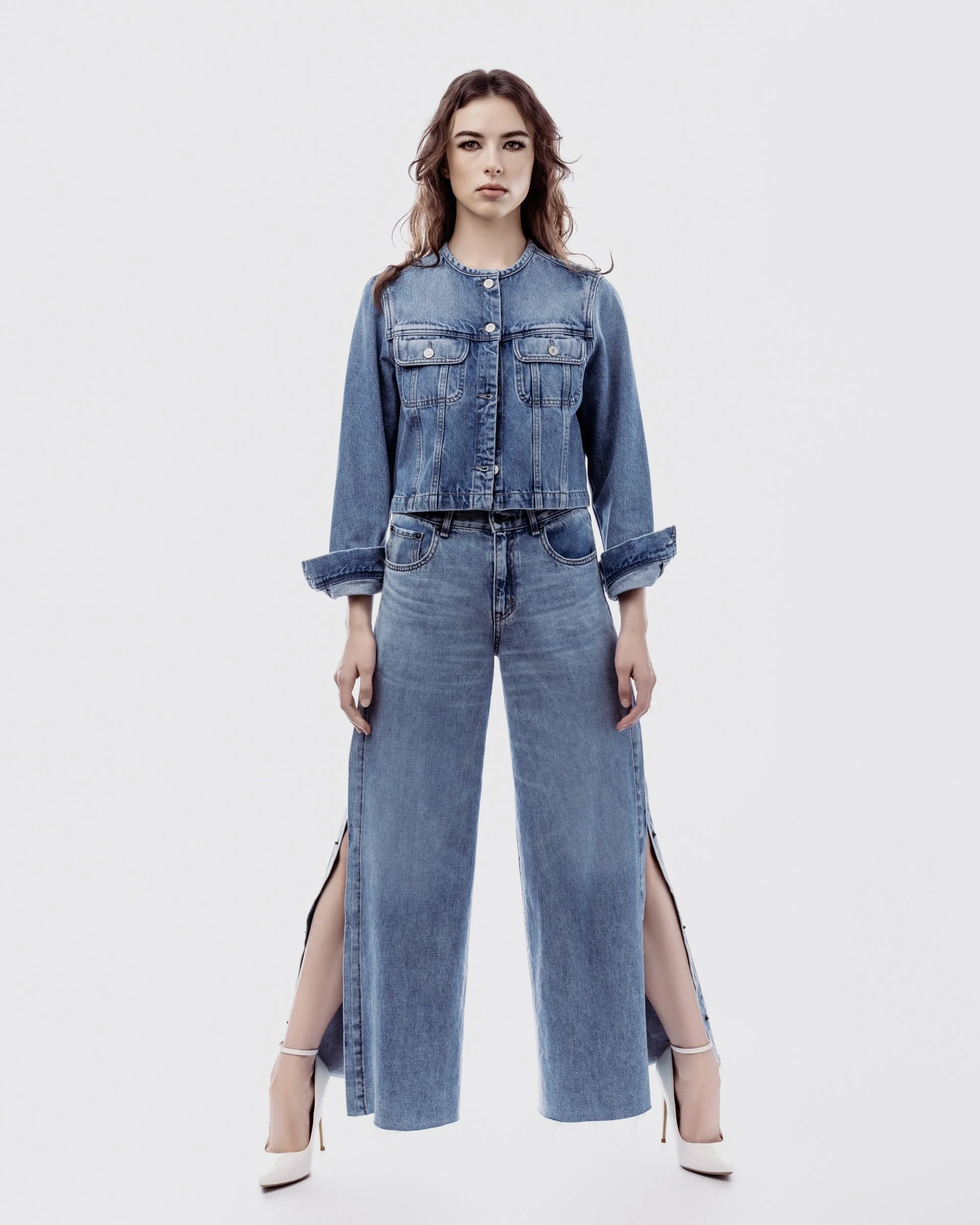 Love these @askkny jeans from @shop_clairvaux AND loving @gmkill in front of my camera! 📷 

Model @gmkill 
Clothing @shop_clairvaux @citizensofhumanity @askkny 
MUA @lucreziamapellimua 
Photographer &amp; stylist @emmaleerathsam 

#fashionphoto #fas