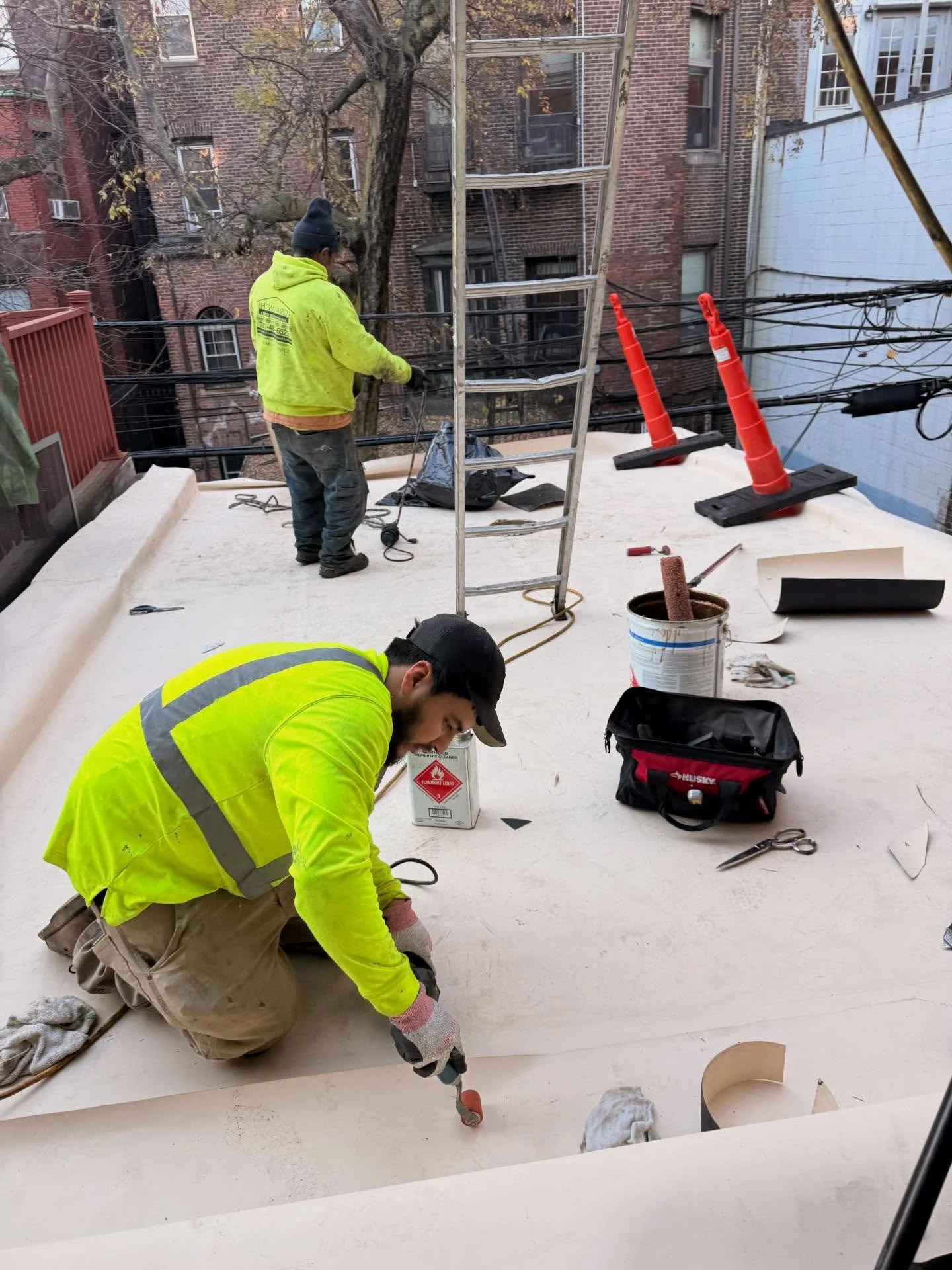 Roof progress before the holiday 💪🏽🚧 thanks to our guys for always working hard