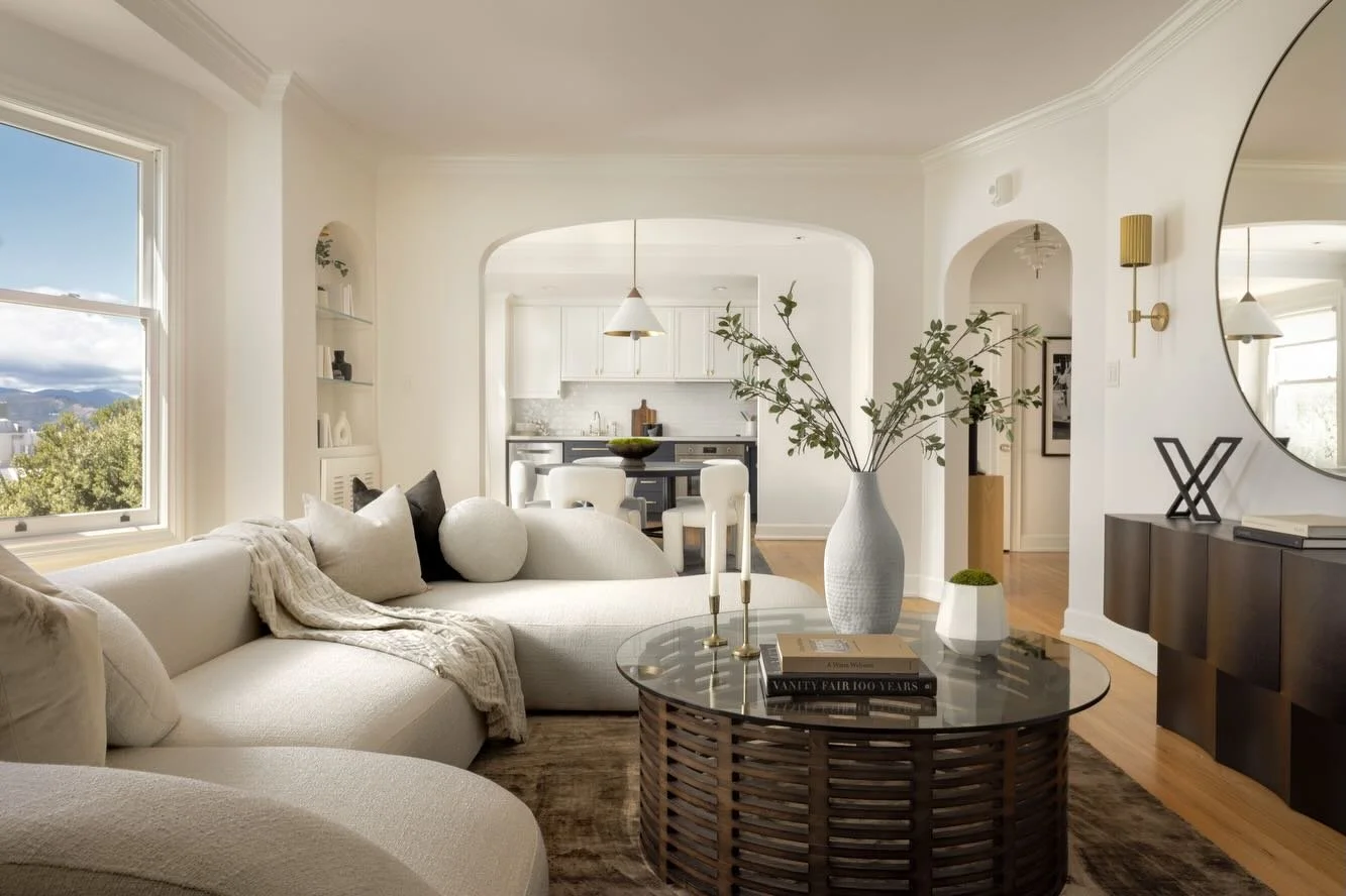 A rare offering just listed in one of Pacific Heights&rsquo; distinguished Art Deco buildings, this luxury residence pairs timeless architecture with elevated modern living. From the opulent lobby with ornately carved ceiling to the birdcage elevator