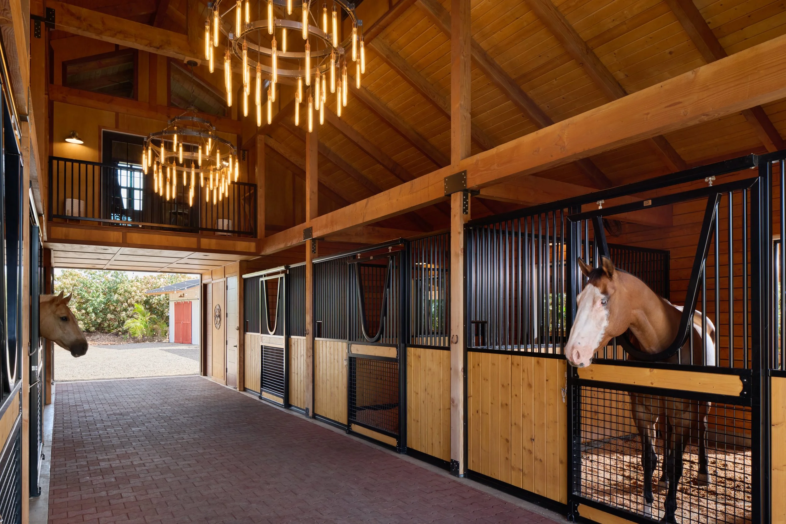 WEB_MauiHorseBarn_09.jpg