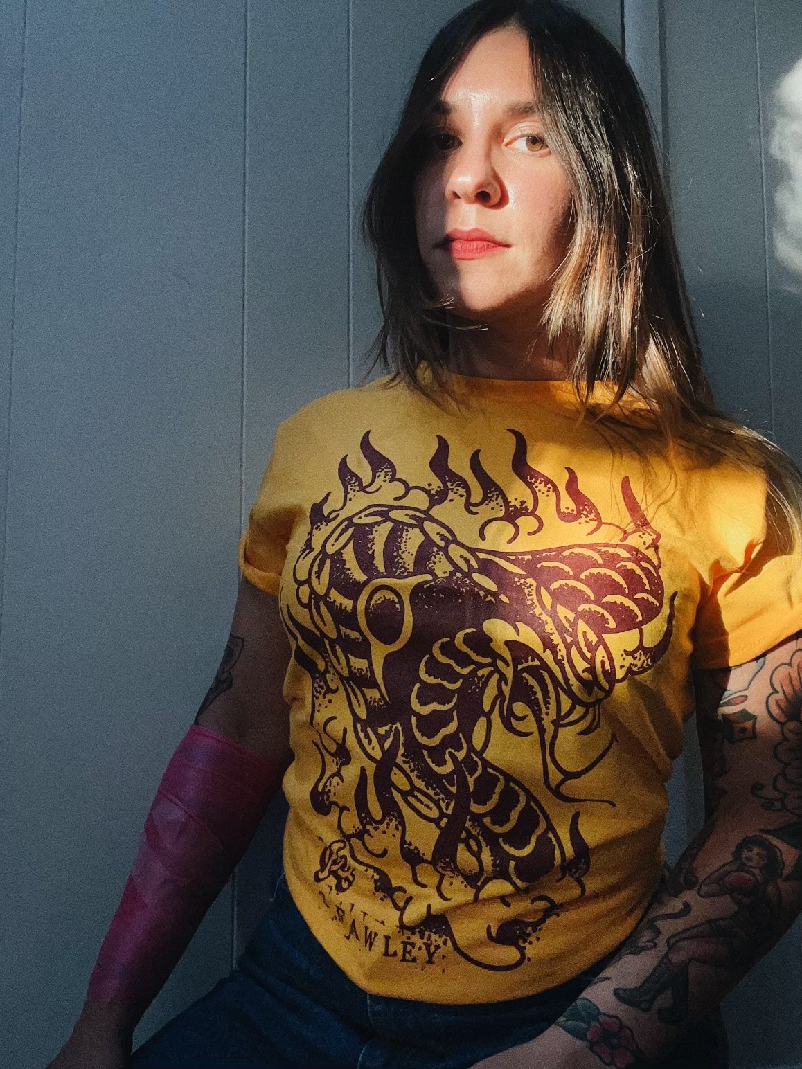 Cobra Tee in Gold