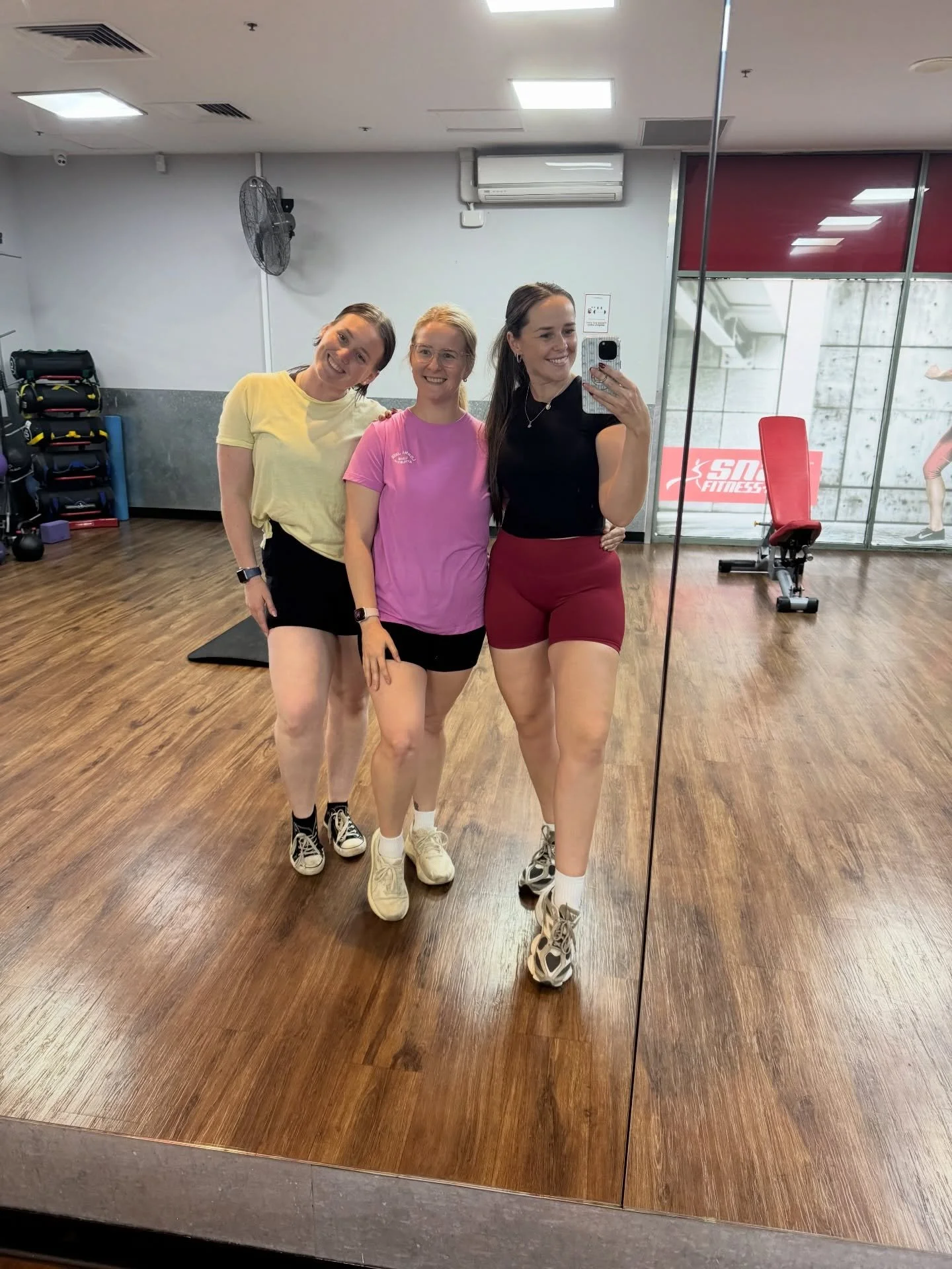 Such a pleasure having these babes jump in on my lower body training day, they absolutely smashed it 🔥🍑 

Love the community I&rsquo;m building 🥹

Second photo, In true Kaitlin words &lsquo;is it switched on&rsquo; 😎