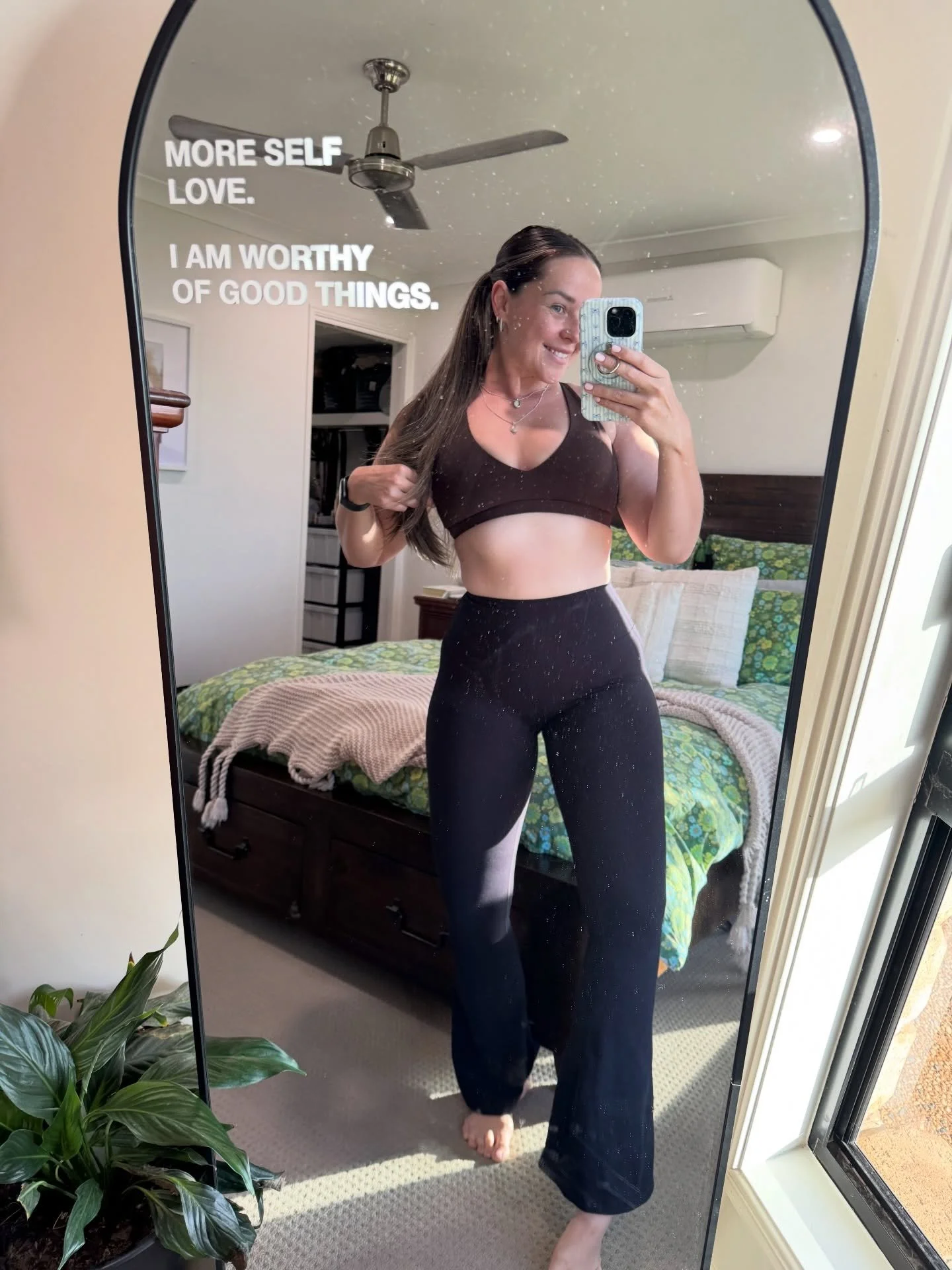 Okay I&rsquo;m OBSESSED 🤎

Wearing the Zero Rise Everyday Flare Leggings + Boundless Bralette from Muscle Nation and wow&hellip; the fit is EVERYTHING. So flattering, so comfy and they move with you perfectly 🤌🏼

I got the flares in a size small a