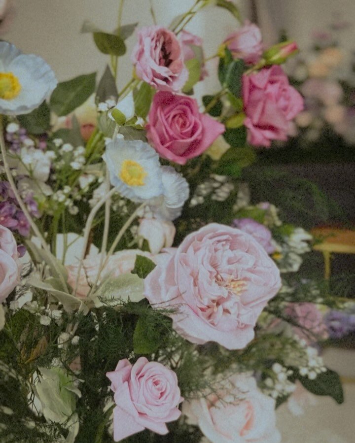 Happy one year birthday to Reverie! It has been such an incredible year of working with the most incredible brides. Thank you all for your support, so excited to keep on celebrating love for years to come with our blooms! 🤍🤍🥂