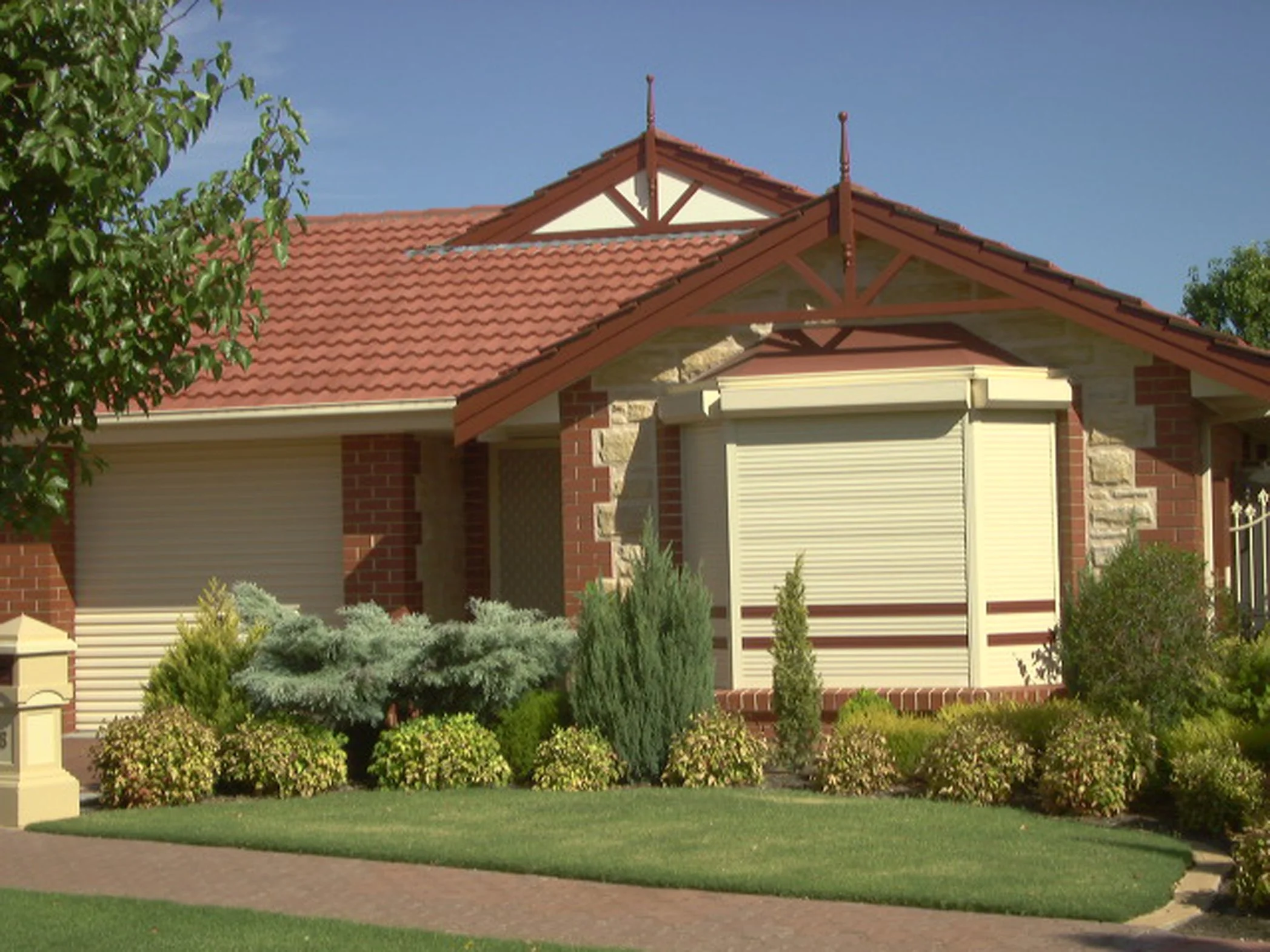 Residential curved SQbox..jpg