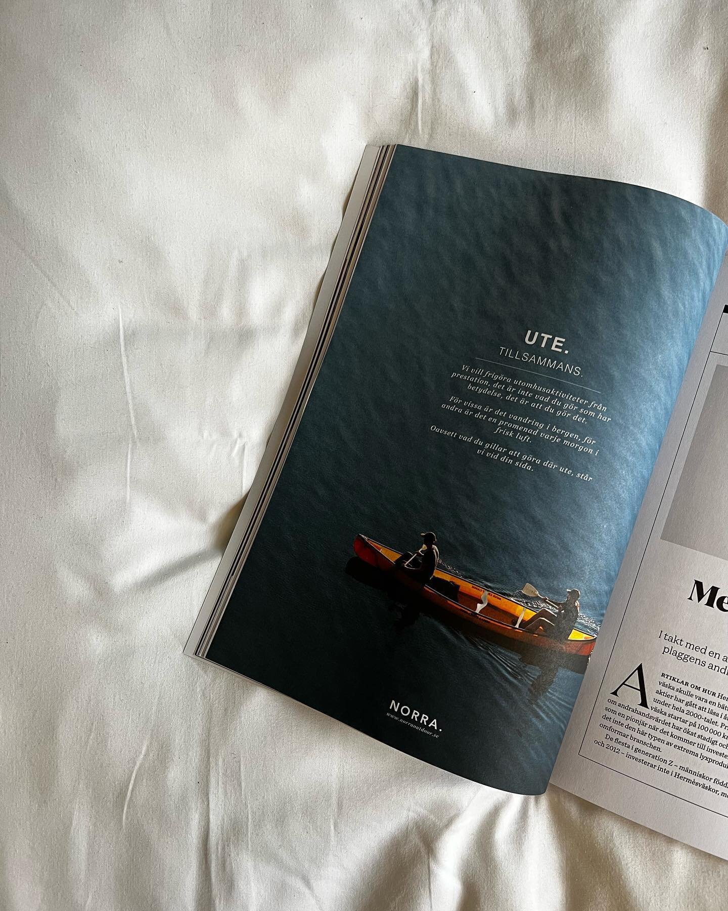 Flipping the pages of @iconmagazinese at Hotell Skeppsholmen and what appears? A fantastic image and ad by @norraoutdoor . It must be a sign to be more in a canoe this summer. Magic drone man and person @jakobjp behind the camera.
.
.
.
#iconmagazine