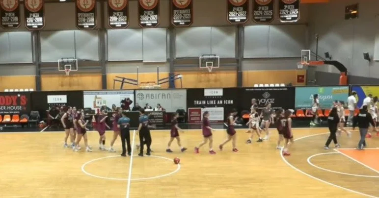 &Pi;&alpha;&rho;&alpha;&mu;έ&nu;&omicron;&upsilon;&mu;&epsilon; &tau;&rho;ί&tau;&omicron;&iota; &kappa;&alpha;&iota; &tau;ώ&rho;&alpha; &Delta;&alpha;&nu;&alpha;&omicron;ί 💪

🏀 &Epsilon;&pi;&iota;&sigma;&tau;&rho;&omicron;&phi;ή &sigma;&tau;&iota;&