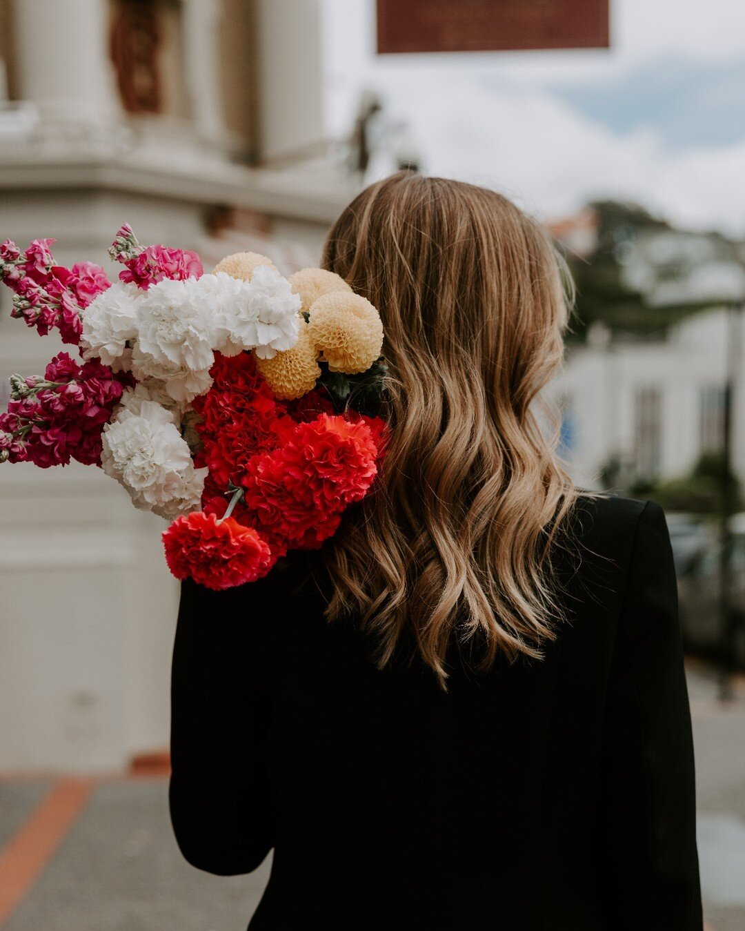 SNEAK PEAK 😍📸 
I'm a firm believer that your content shouldn't strictly show WHAT you do, but rather WHO you are. 

When my audience stumbles onto my page, I want them to feel the fun and creative energy that oozes out of my brand (&amp; brain) and