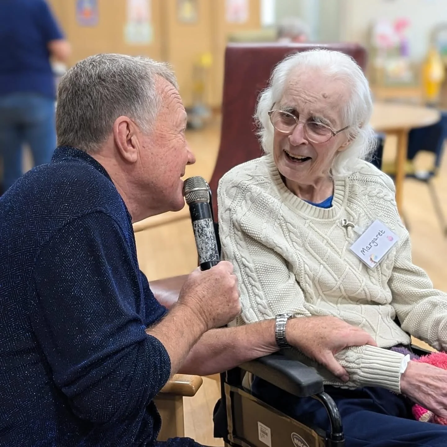 We enjoyed a song and dance with Graham Hunter this afternoon. A great way to wash away the rainy blues.
#thehuntercentre
#haslemere
#dementiaawareness
#dementiasupport
#musicaltherapy