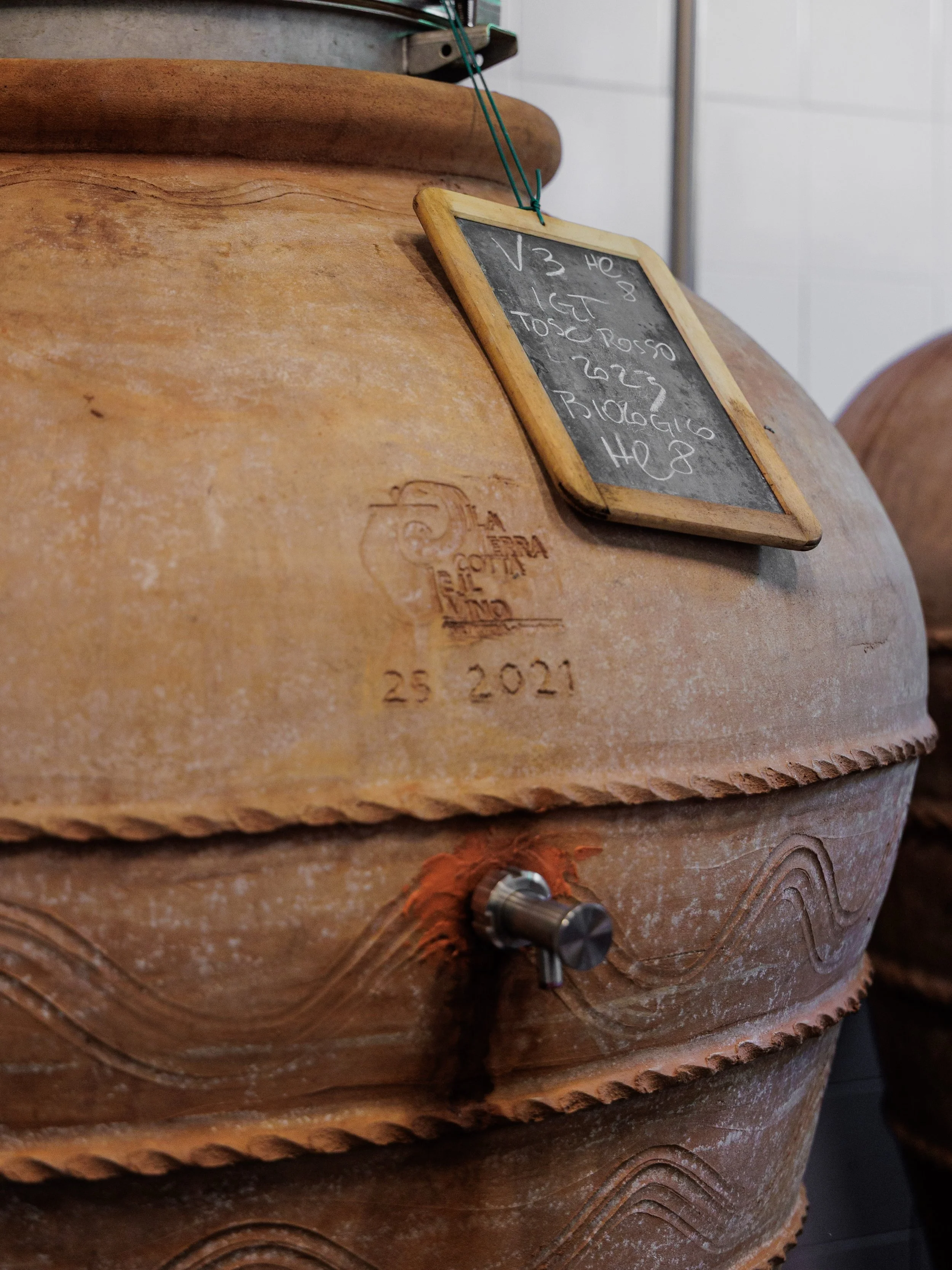 Biodynamick&eacute; vinařstv&iacute; Le Masse 🍇

Vinařstv&iacute; Le Masse je m&iacute;stem, kter&eacute; z&iacute;skalo svou podobu d&iacute;ky intenzivn&iacute;mu a dynamick&eacute;mu procesu rodinn&eacute;ho růstu.
Současn&yacute; majitel Robin, 