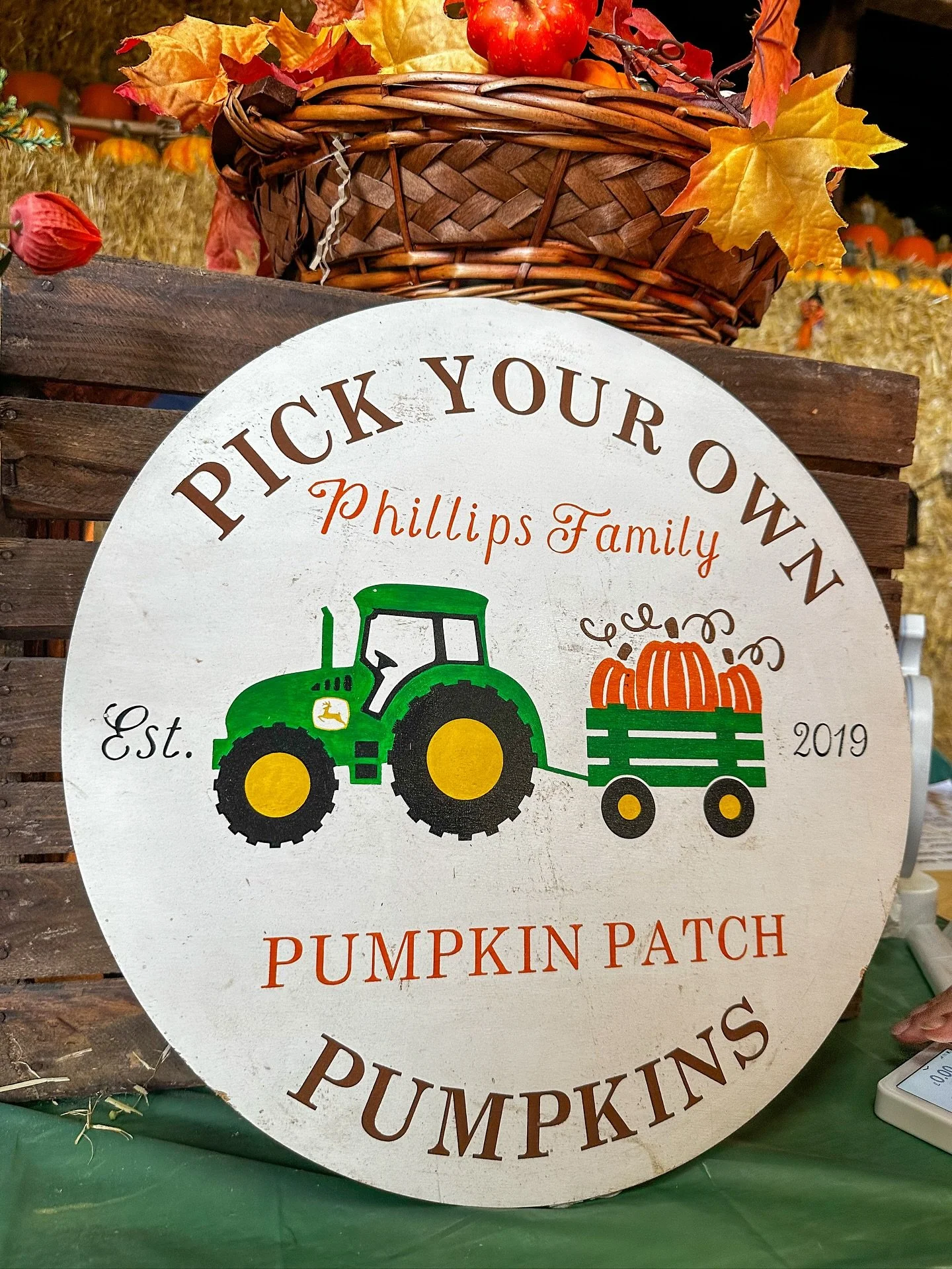 The best morning at @windsorfarmpumpkinpatch 🎃 all indoors so perfect for a rainy day 🧡