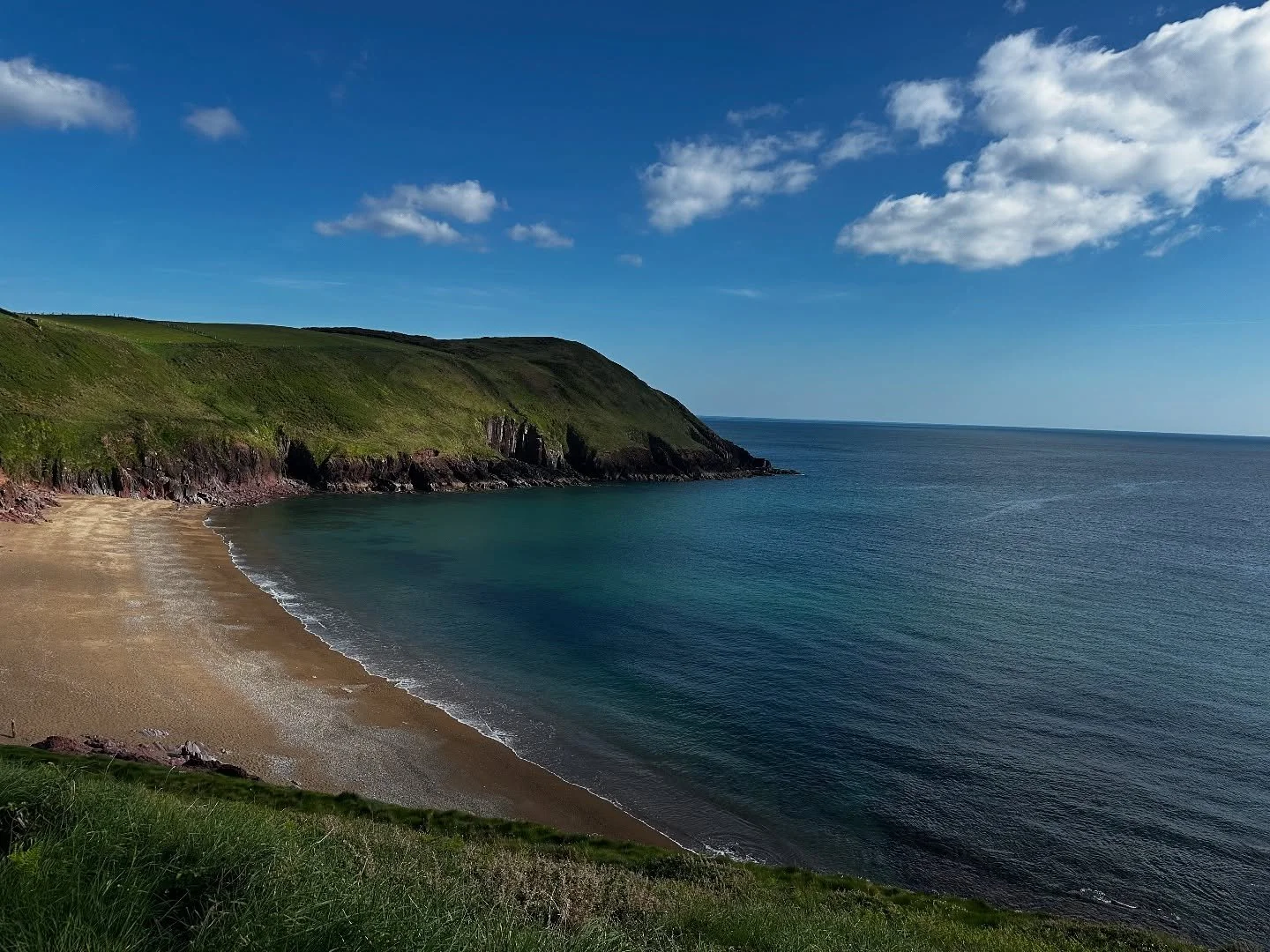 📍Swanlake Bay - forever our favourite walk from the park 🌊