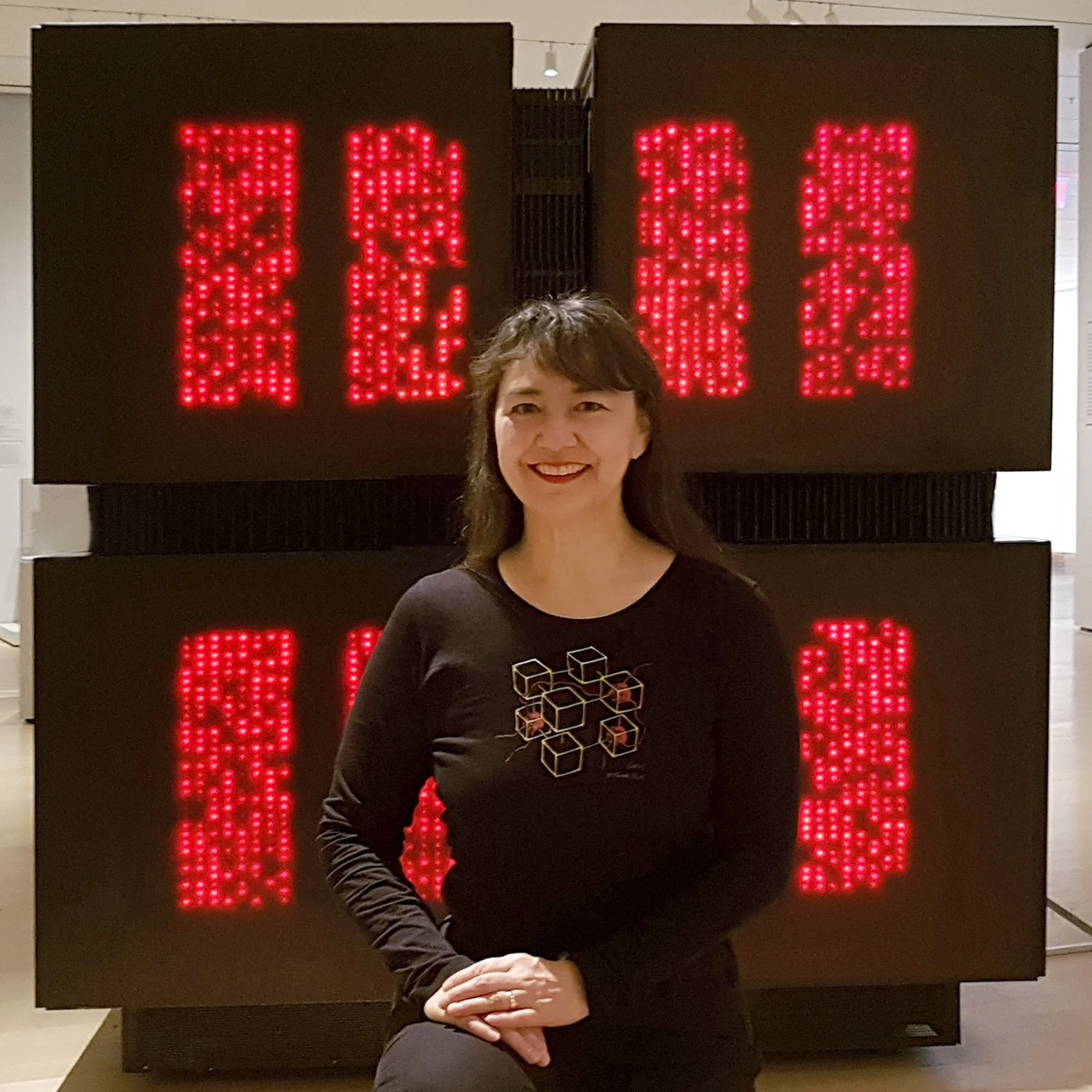 Tamiko Thiel vor der Connection Machine