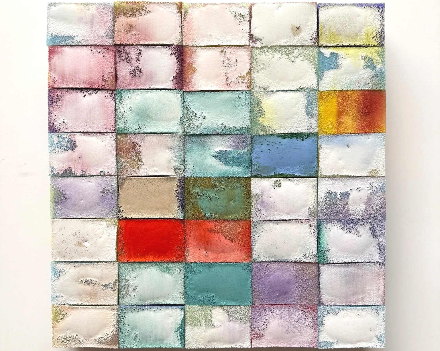 Kunstwerk aus bemalten Topfreinigern, Mosaikarbeitdes Künstlers Fahar Al-Salih